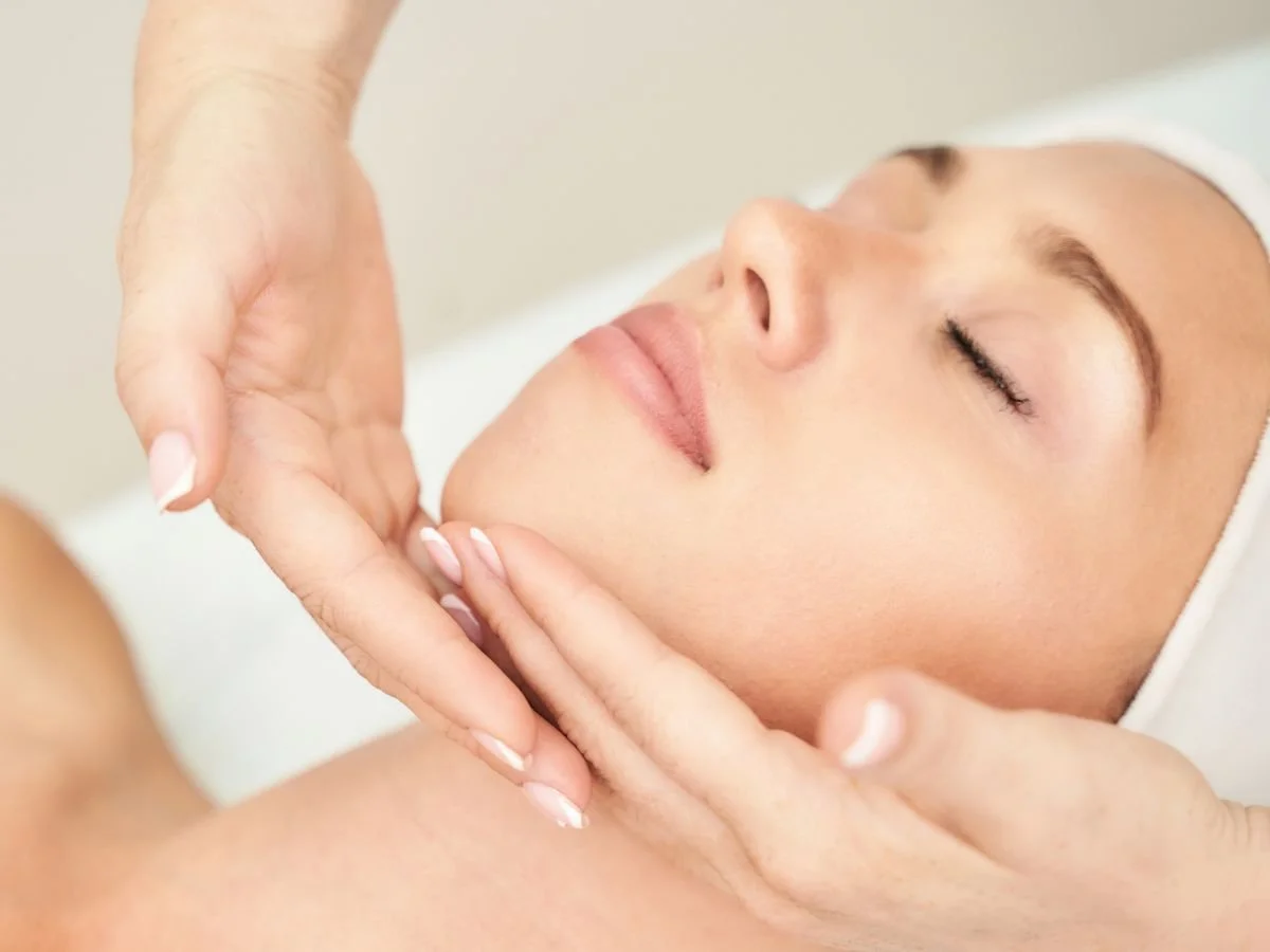 Endolift vs XERF for Jowls, Which Treatment Is Better for Long-Lasting Jawline Contouring.jpg