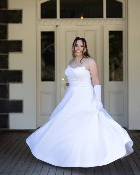 Abbey wore our Gorgeous 'Stella' Gown for her Debutante! She looked absolutely incredible in this Classic Style paired with Matte Gloves.

Congratulations Abbey! 🤍

#justinalexander #JustinAlexanderSignature #missbella #missbellabridal #bridalboutiq