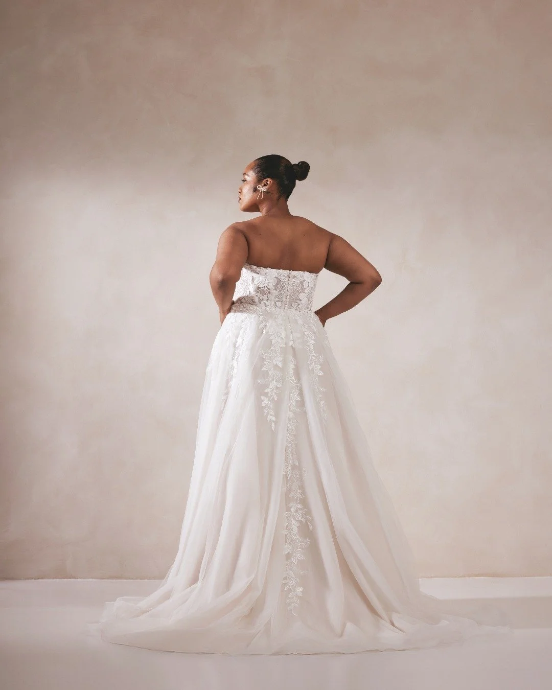 Look your Absolute best wearing this Strapless Sweetheart Slim Ball Gown! The sexy unlined Bodice is detailed with exposed boning, a Chantilly underlay, and contemporary leafy beaded appliqu&eacute;s that cascade down the tulle skirt. She's finished 