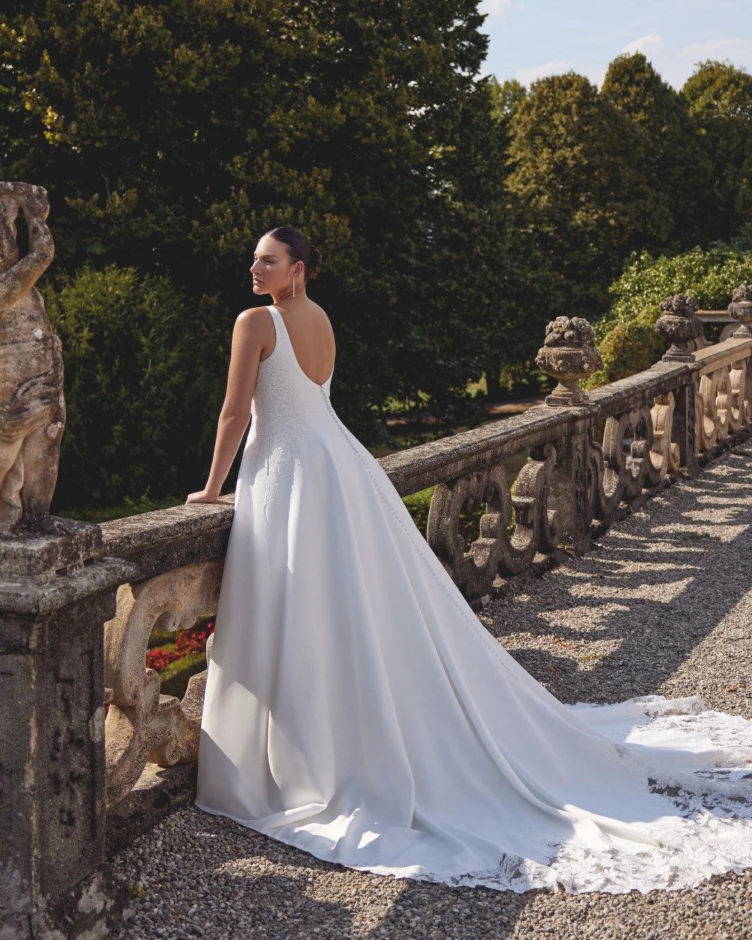 The back of this dress 😍

#missbella #missbellabridal #bridalboutique #bride #debutante #formal #melbournebrides #2025bride #2026bride #sydneyroadbridal #sydneyroadbrunswick #bridesofmelbourne #weddingplanning #photoshoot #justinalexander #style_gib