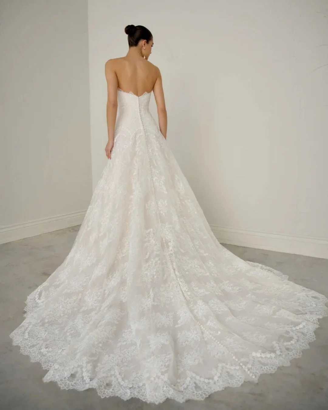 Incoming... 👀

Stay Tuned!

#missbella #missbellabridal #bridalboutique #bride #debutante #formal #melbournebrides #2025bride #2026bride #sydneyroadbridal #sydneyroadbrunswick #bridesofmelbourne #weddingplanning #photoshoot #justinalexander #newarri