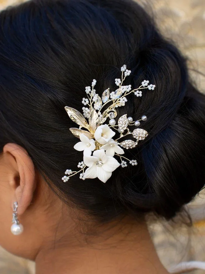 💛 or 🩶?
WF542 - Sophie Hairpiece available in gold OR silver to match every vibe ✨
Available for purchase in-store