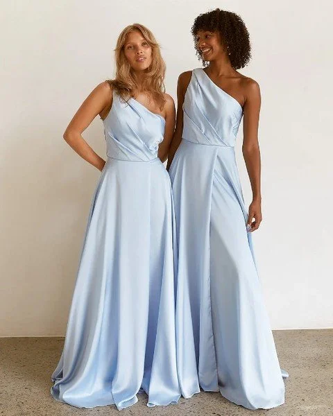 Mahonia in pale blue 🩵

Perfect for your something blue, also available in 15+ colours to suit every theme.

#taniaolsen #satindress #bridesmaiddress #tryon #instore