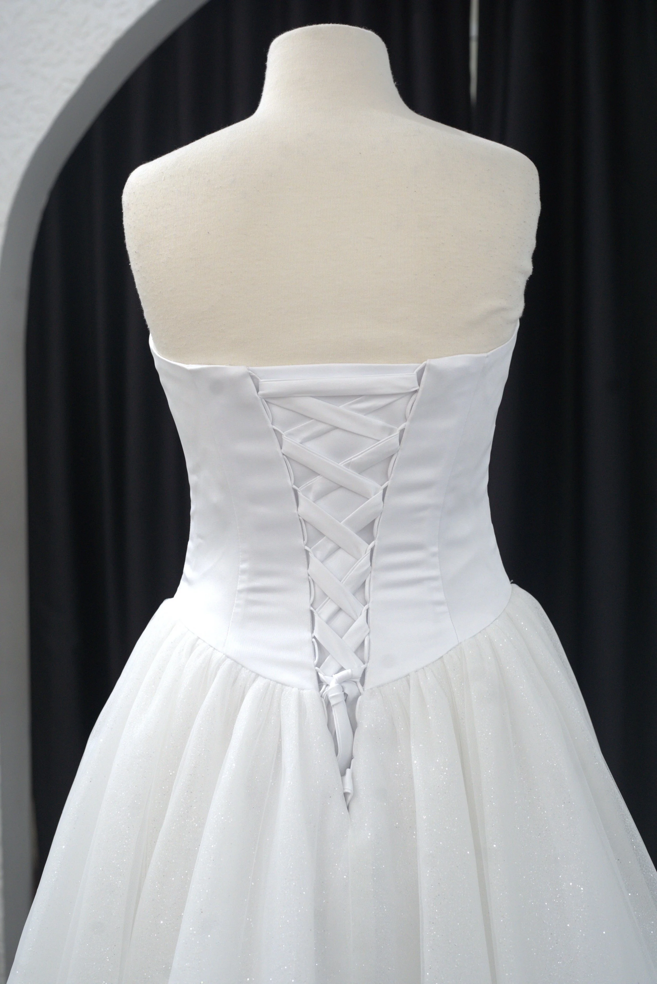 1928 - Inez Back CU.jpg