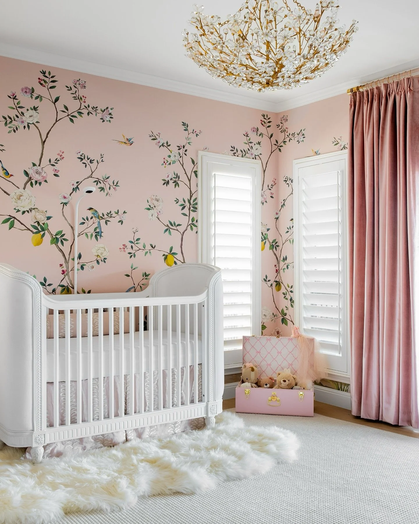 A nursery that&rsquo;s light, layered, and full of 🤍