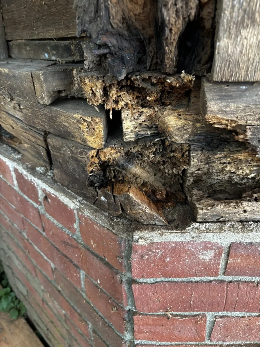 NE 09 Joinery Rotted 1 