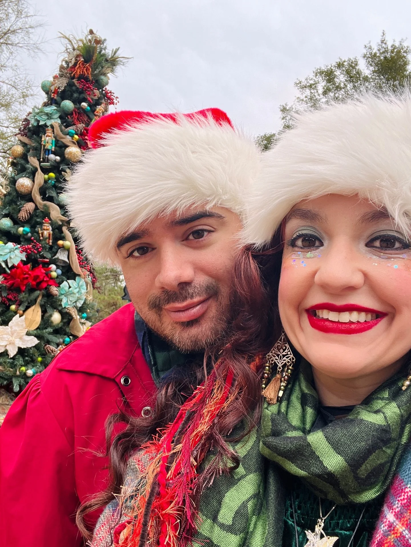 My husband, Rick asked me if I was feeling in the Christmas spirit yet yesterday, and I told him I felt it sometimes feels hard to as an adult. Sometimes I miss being a kid with all the innocence and without the stresses and more of that magical ✨ fe