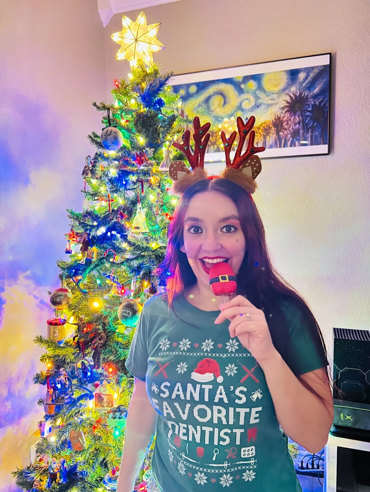 Just because I&rsquo;m a dentist does not mean I don&rsquo;t enjoy some sweet treats, too! 😬🍪🧁
I&rsquo;m not here to tell you not to eat something you want to, but there are ways to lessen the risk to your oral and overall health. 🤗 One being mod