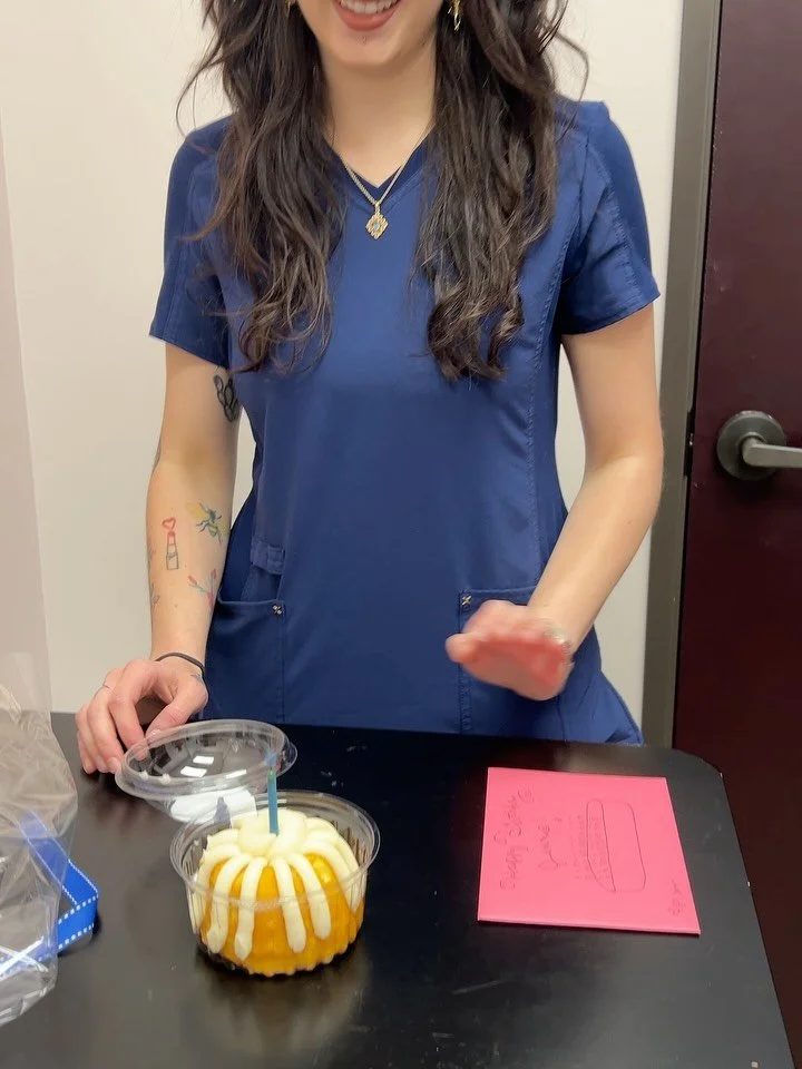 Happy happy birthday to our radiant, Jenna!! ☀️💗🤗 We are so lucky to have her!! 🙏🏼🎂🎈🥳