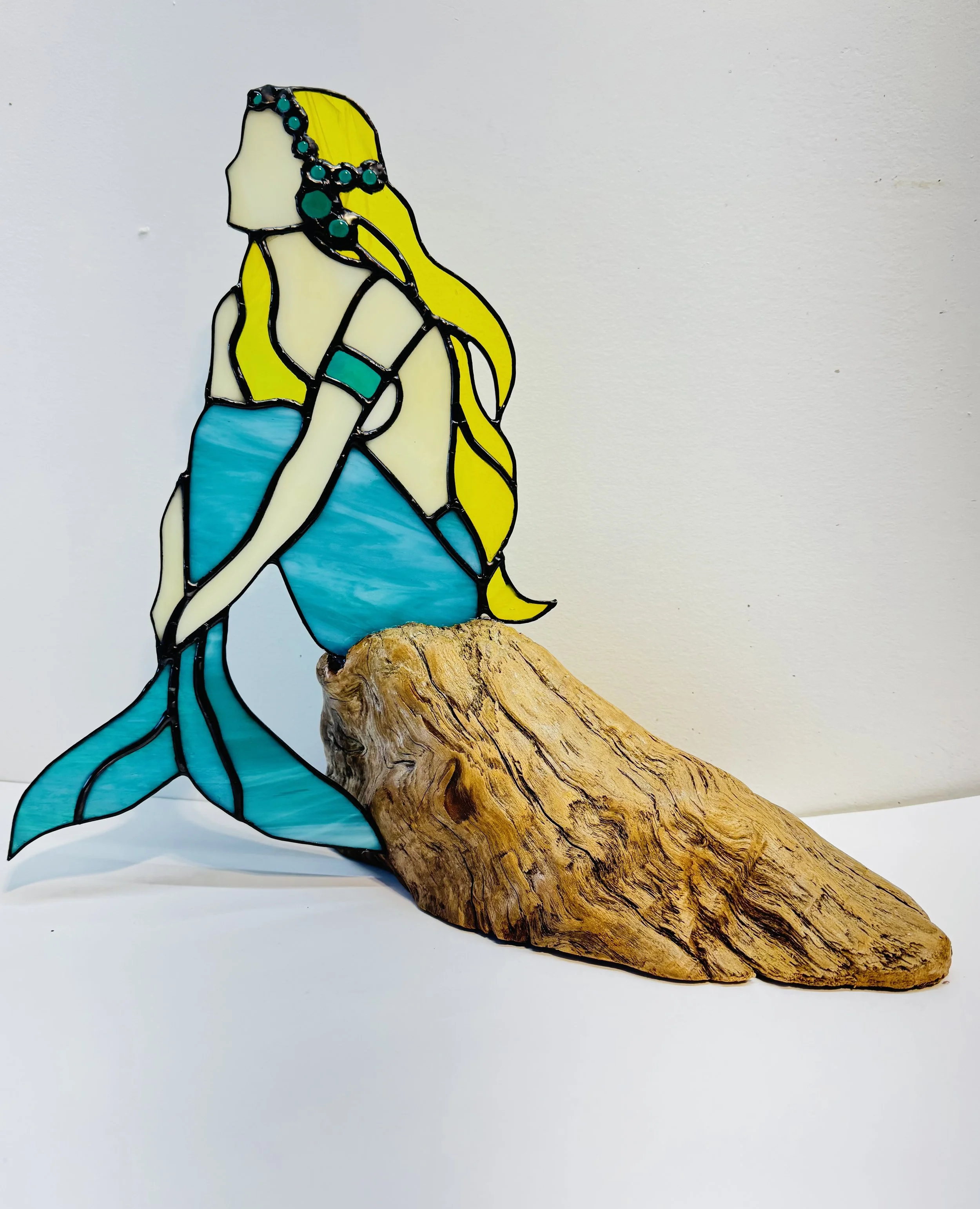 Teresa deKoninck Hooked on Glass Sitting Pretty Art by the Beach.JPG