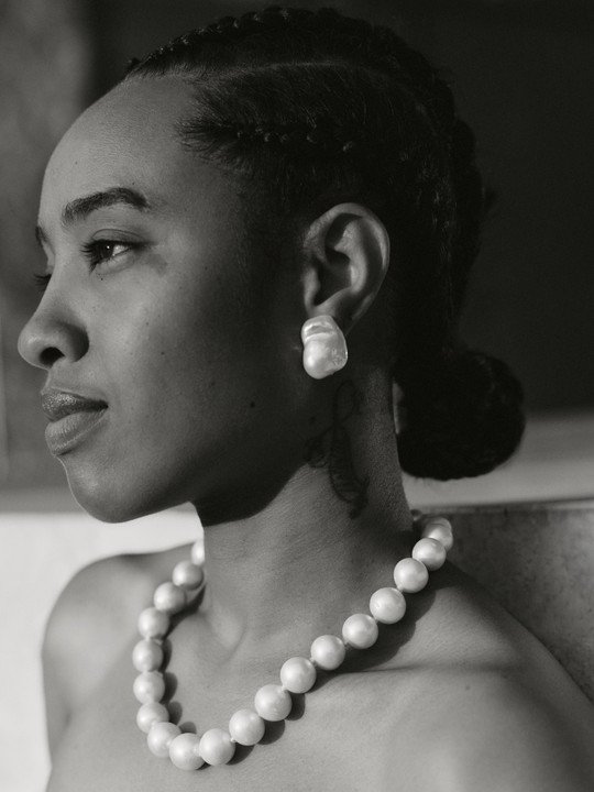 FRESHWATER PEARL, LEATHER NECKLACE
