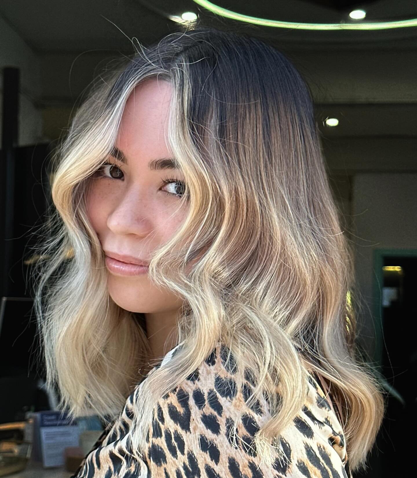 HIGH CONTRAST BLENDS 🖤🤍 

TBT our gorgeous @lottiebrows rocking this effortless perfection 💕 

@oneshothairawards 
@behindthechair_com 
#btconeshot2024_balayage 
#btconeshot2024_warmbalayage 
#btconeshot2024_faceframe 
 

#bestofbalayage @bestofba