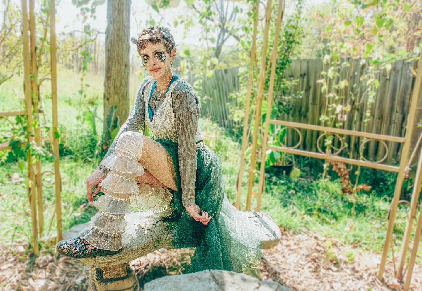 Nothin' like a Renaissance Festival and some crunchy pickles with new friends to heal the soul ✔️

Fae makeup inspired by @dollfille 💓
Hat from weekend one by @zombiepeepshow
☢️

@michrenfest