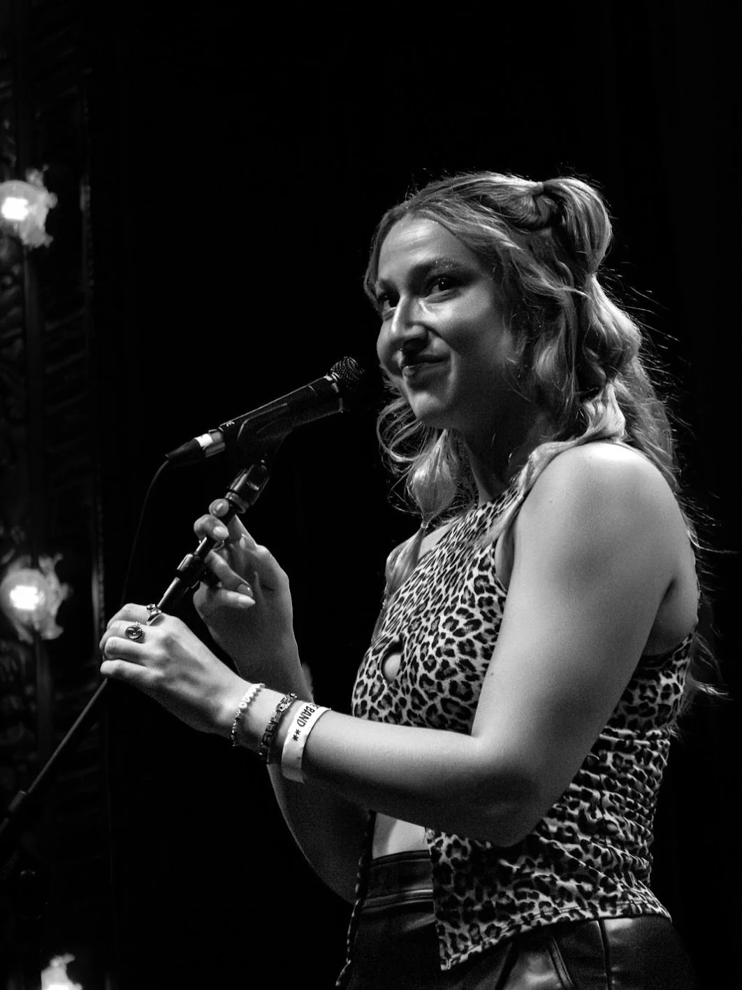 have you listened to @livibeee&rsquo;s episode yet???? what was your favorite part???? swipe to see some of her badass performances 

discover your new favorite indie musician on the emily spins it podcast

#emilyspinsit #indiemusic #indiemusicpodcas