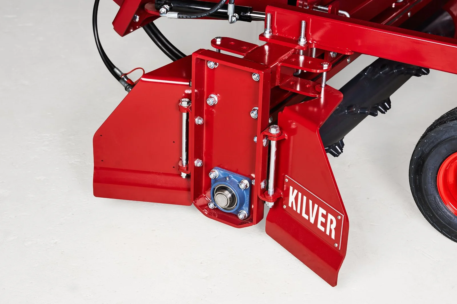 Power rake til minilæsser fra Kilver med hydraulisk sving og 160 cm arbejdsbredde