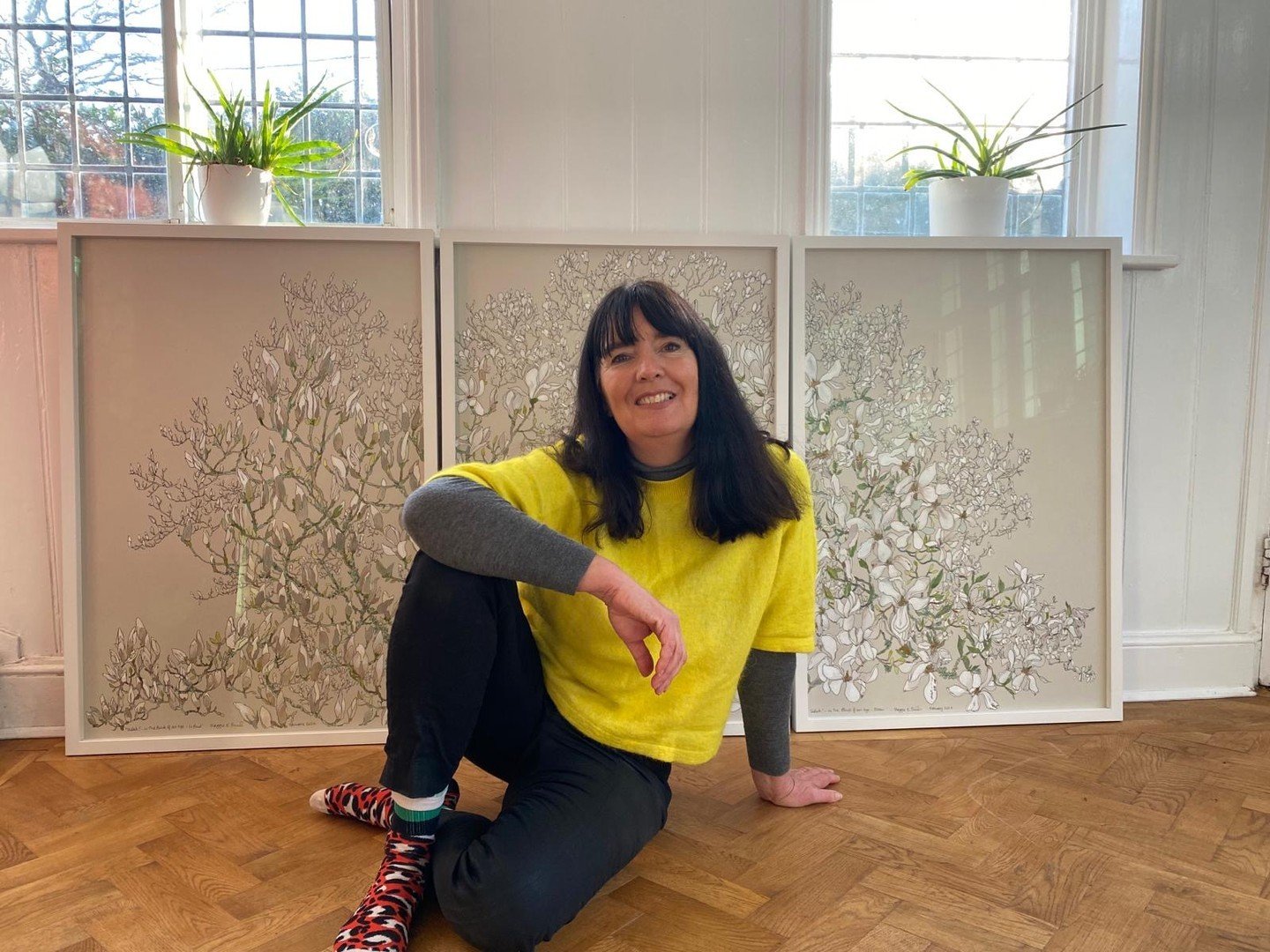 Maggie Smith of @yellowminnowsketch is a botanical artist currently living in East Sussex.

Maggie loves to draw outside in her Sussex garden and in the surrounding countryside, and is equally fascinated in the over looked weeds and wild flowers of t