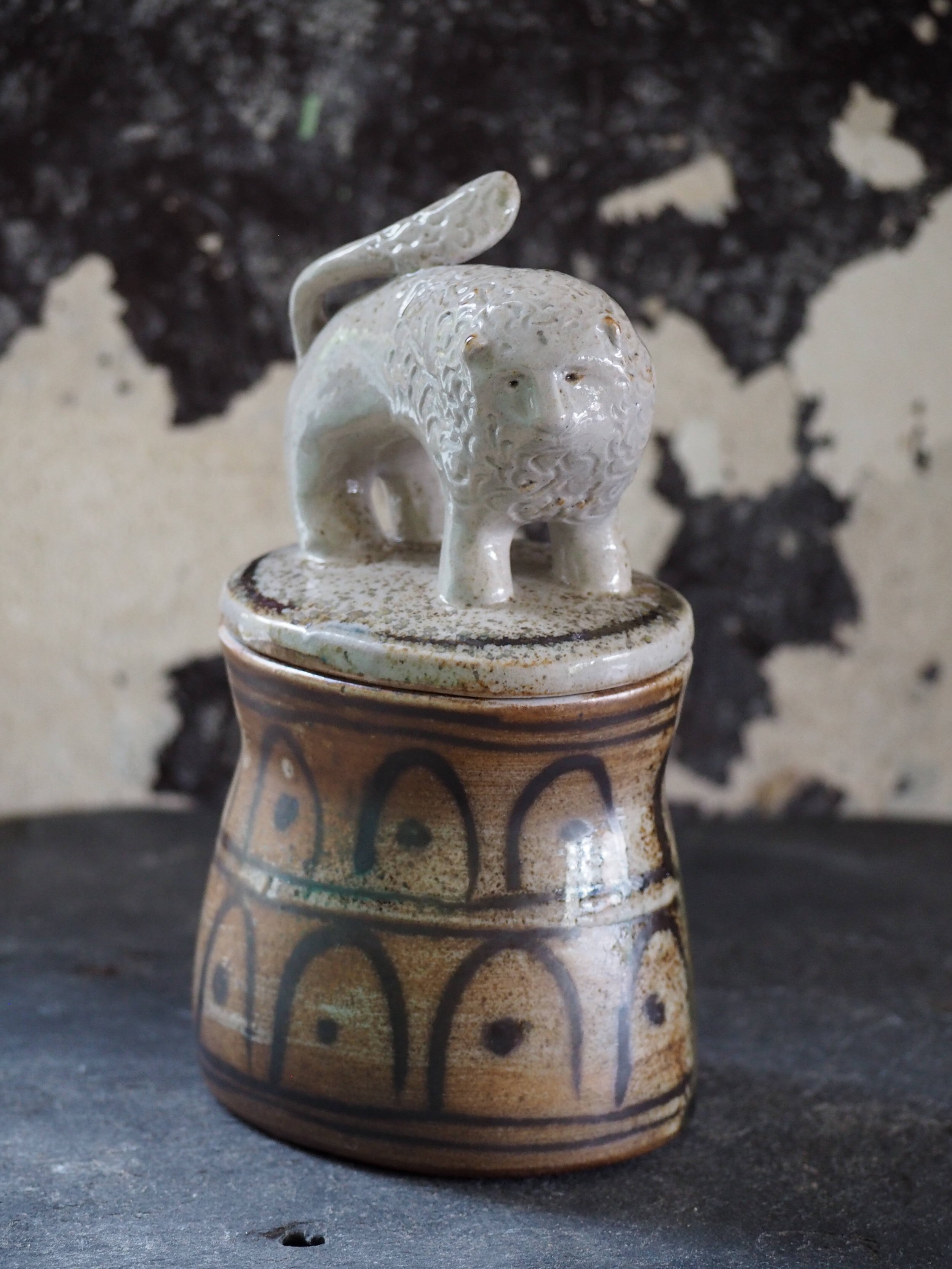 Lion_Jar.RoseBrettingham.jpg