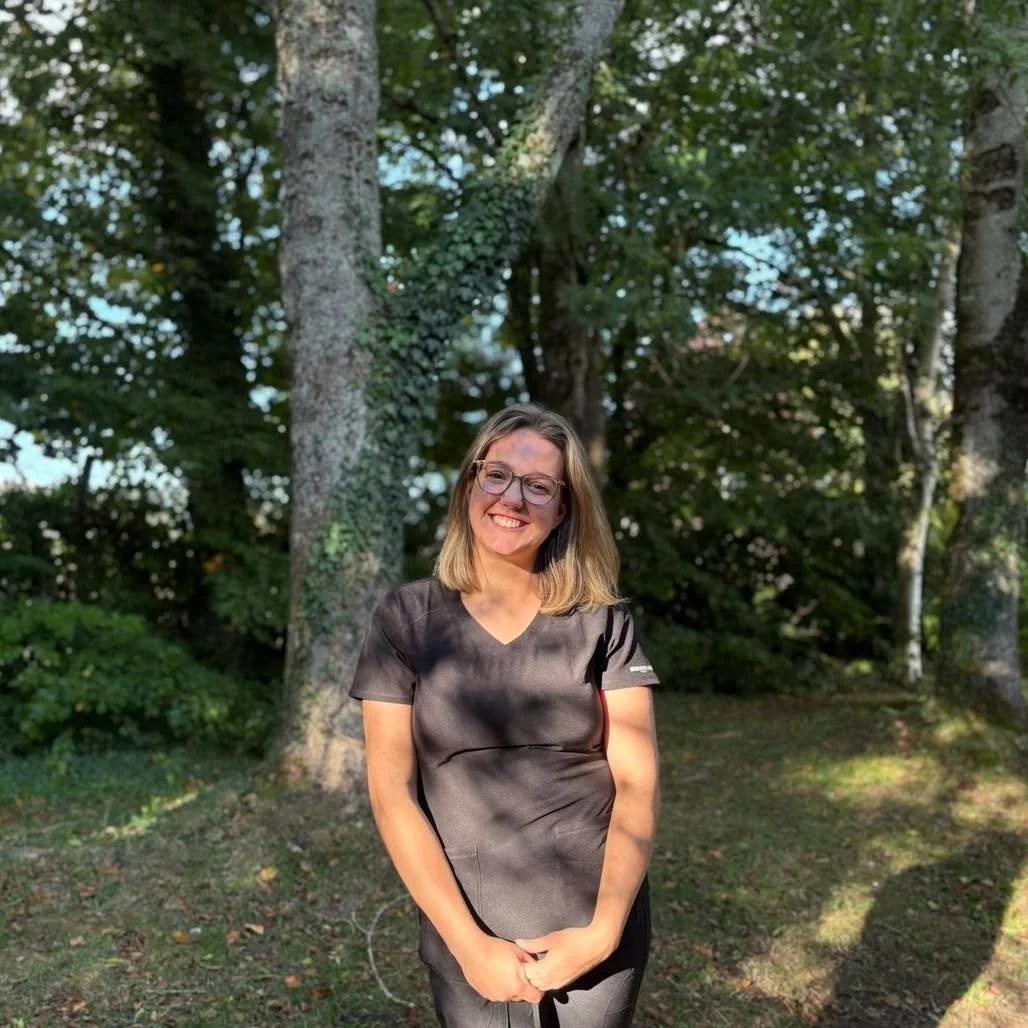 🎉 NEW MEMBER OF THE TEAM!*🎉

Introducing Emily, who has joined us as Reception Maternity Cover!

Emily grew up on her family farm, where she still lives with her fianc&eacute; and her two dogs. Having ridden and competed from a young age, she has a