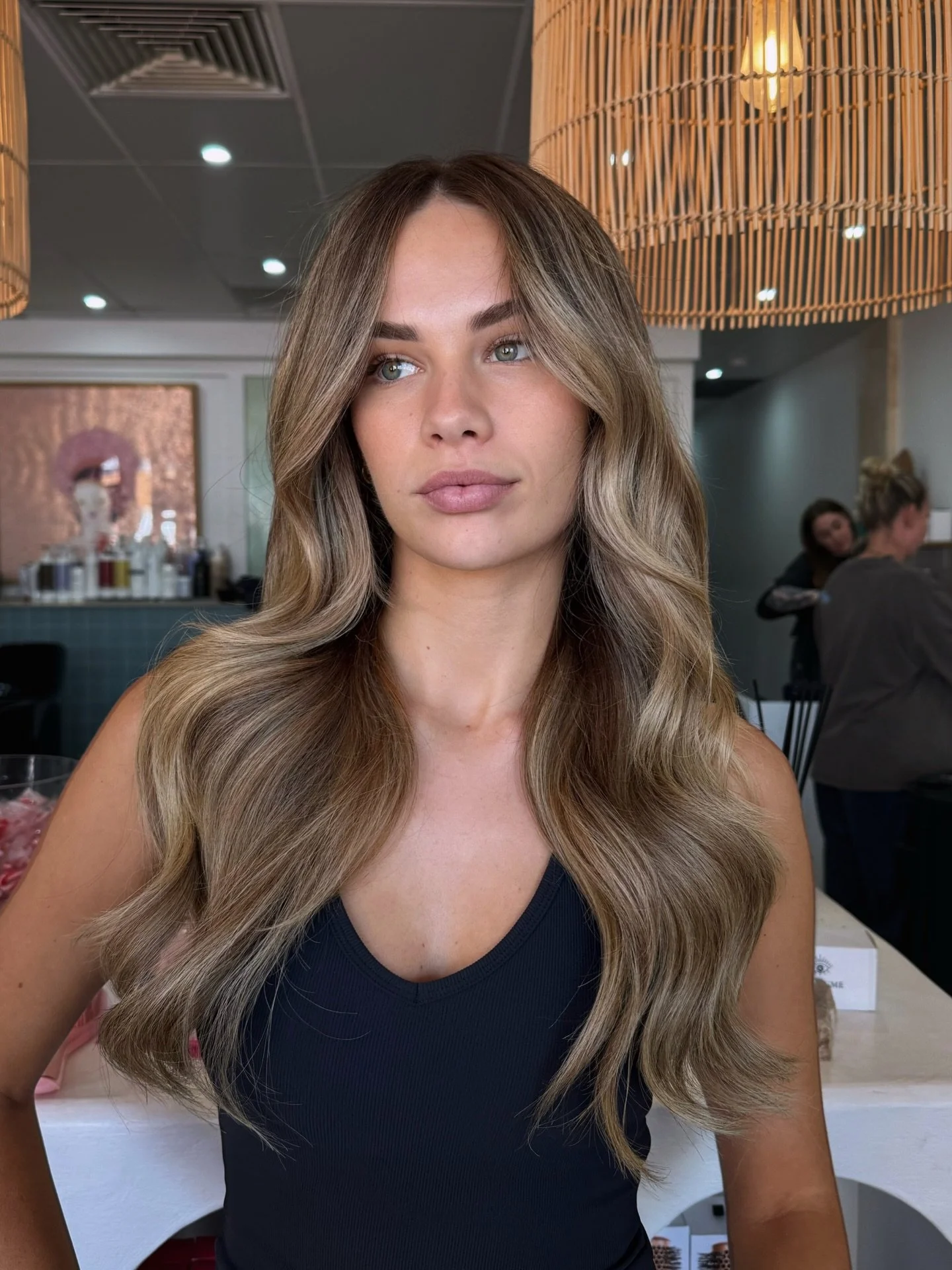 The colour we are obsessing over😮&zwj;💨

A refreshed colour for our Izzy gal, keeping the blonde popping while showing off a little more natural to the look

A lil reminder to you all that if you have hair extensions like ktips, you can still get y