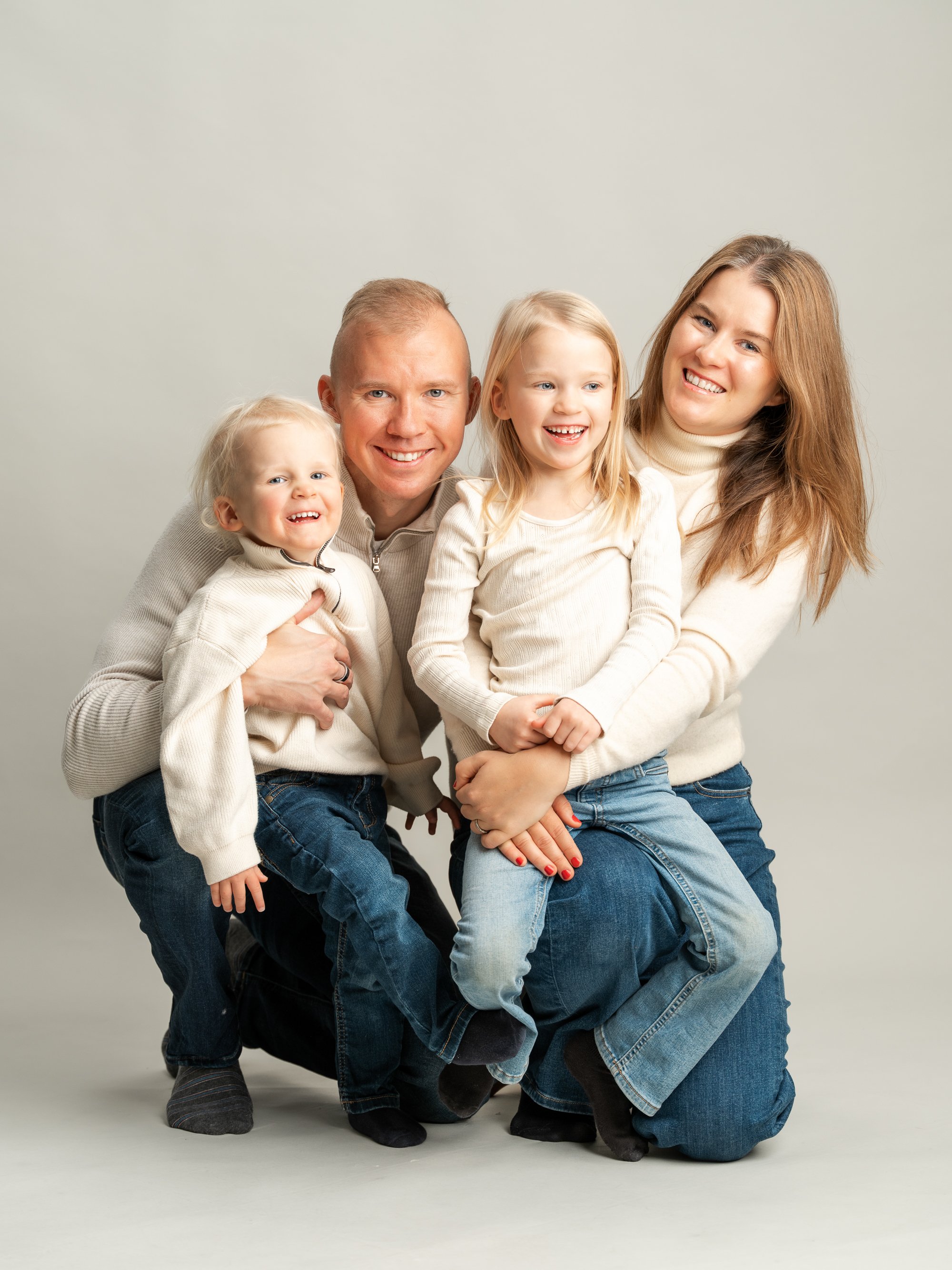 Maaliskuun matalan kynnyksen STUDIO valokuvaukset