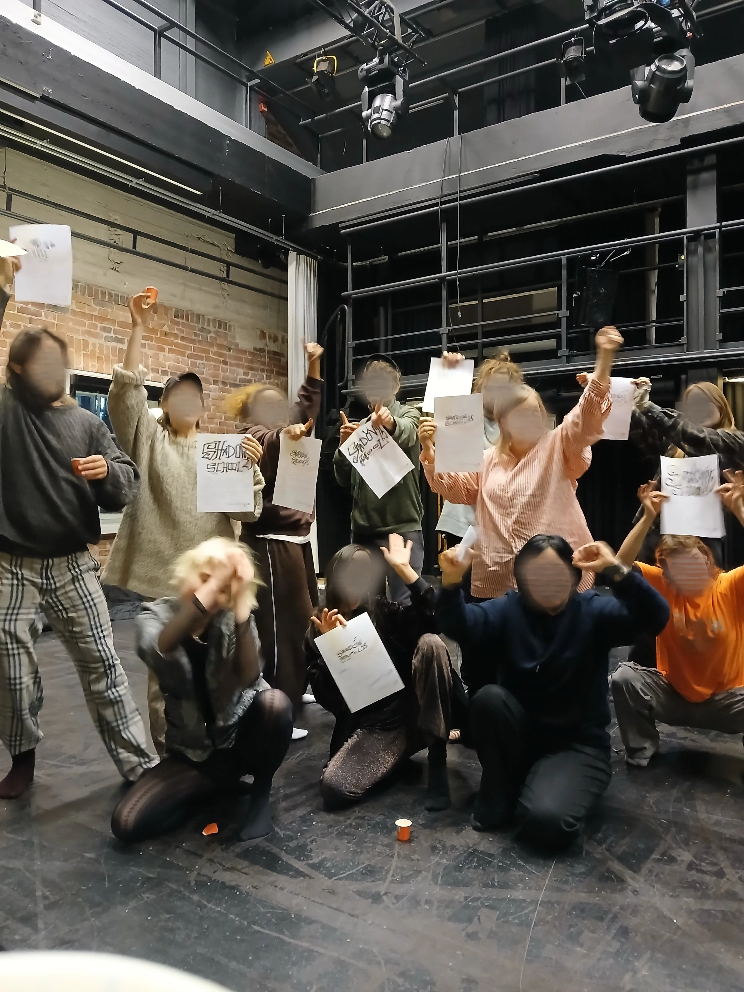 Haastattelussa varjokoulun koollekutsujat Noia Kekoni-Kattelus &amp; Jessica Piasecki