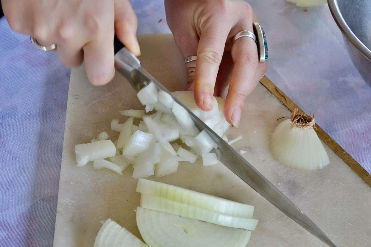 choppingonion.jpg