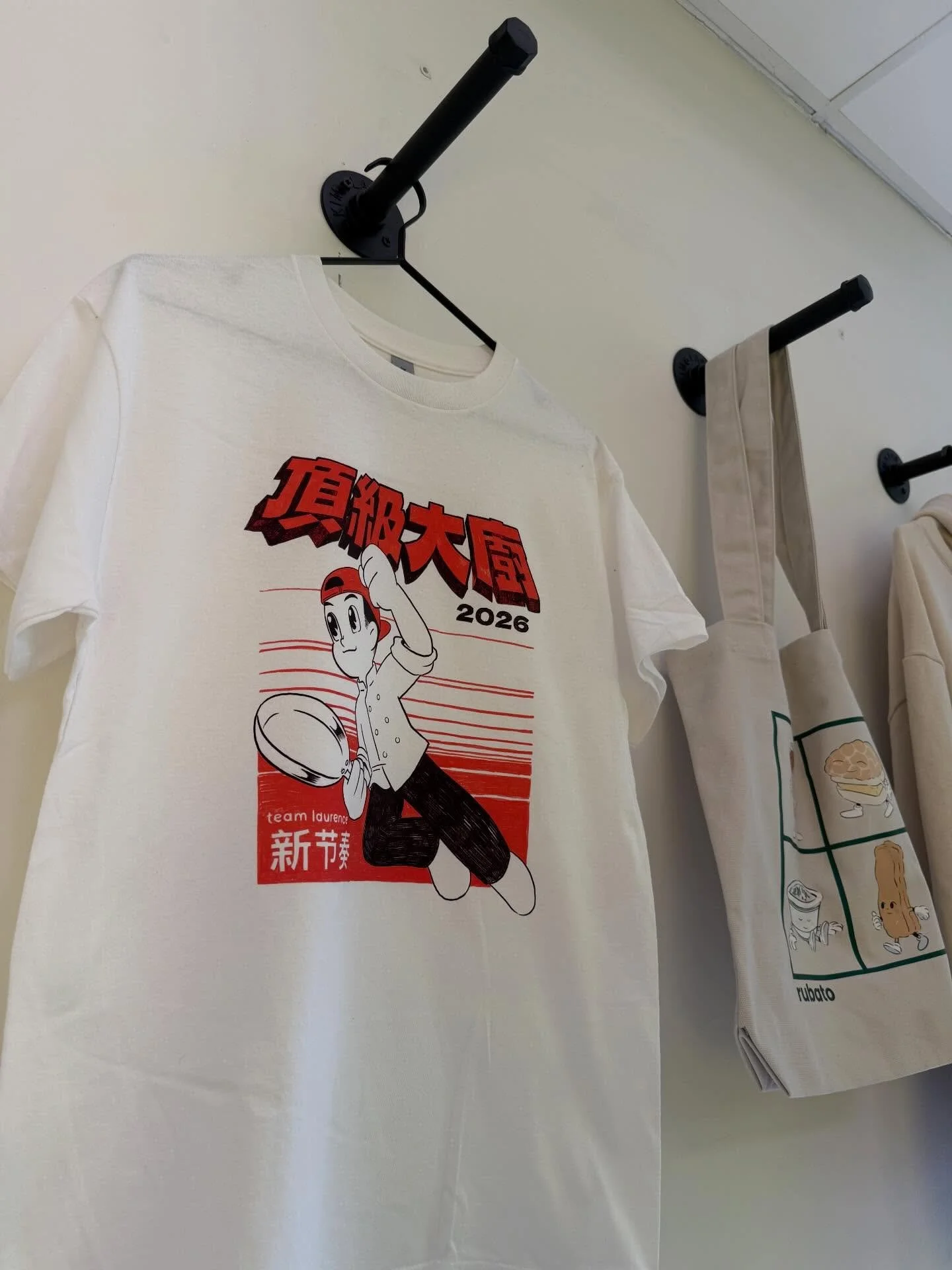 🚨 TEAM LAURENCE MERCH 🚨 

Now you can support your favorite local chef with this NEW Team Laurence design by the talented @veev_ho and @shainadoesart 

ORDER ONLINE OR IN STORE
LINK IN BIO