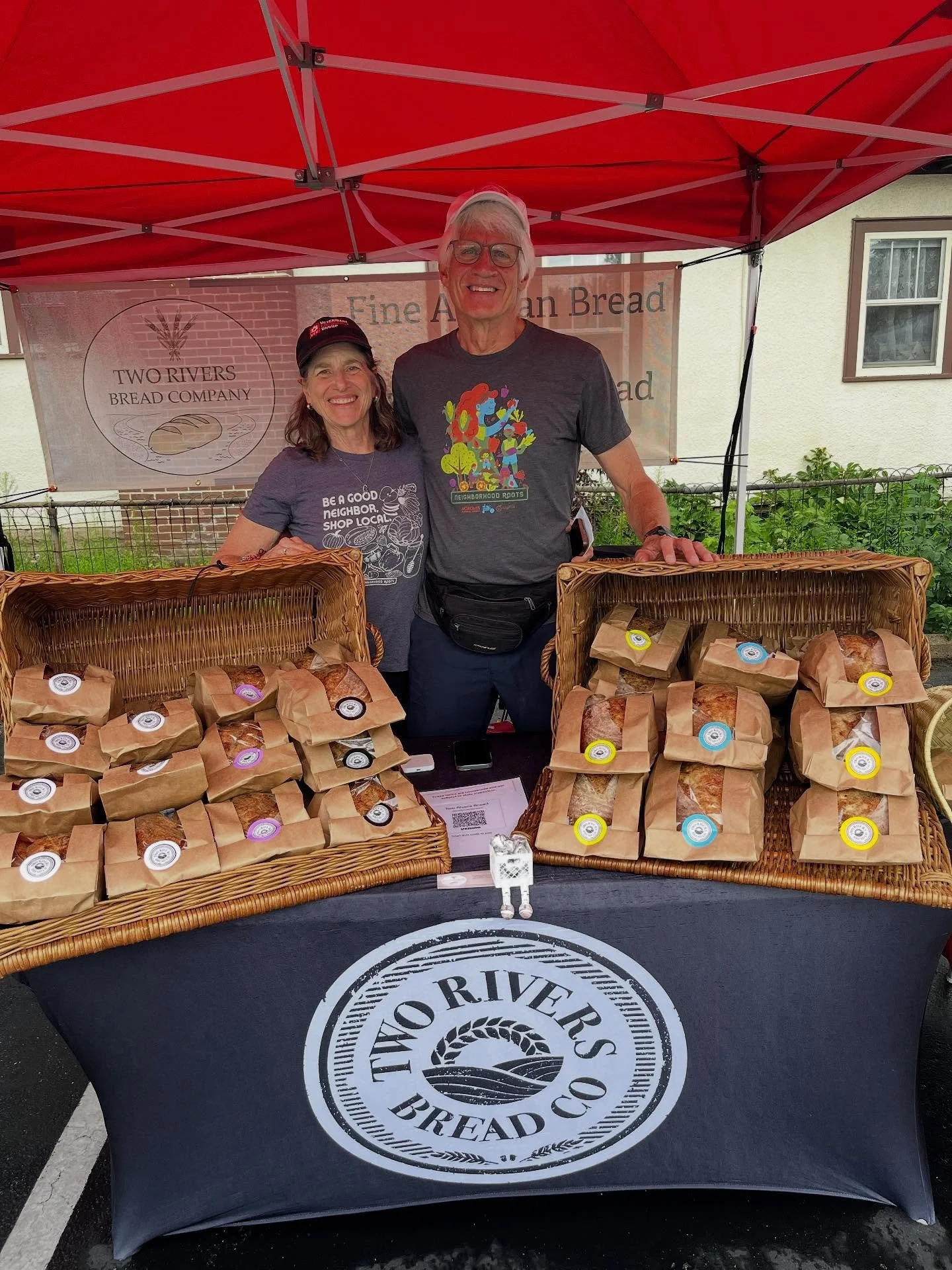 Though the air is crisp, there&rsquo;s still so much warmth at the market. Local farmers and makers continue to bring the very best of the season &mdash; apples, squash, greens, baked goods, and more. Join us on our second to last Southwest market da