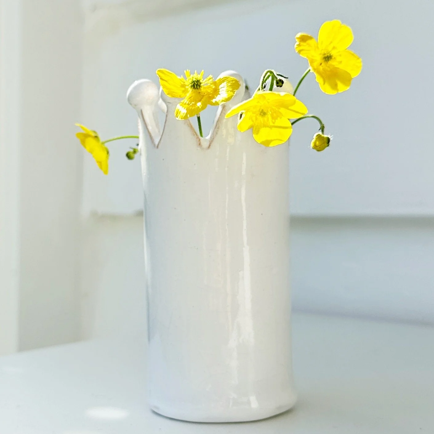 single stem bud vase - regal posy - buttercup