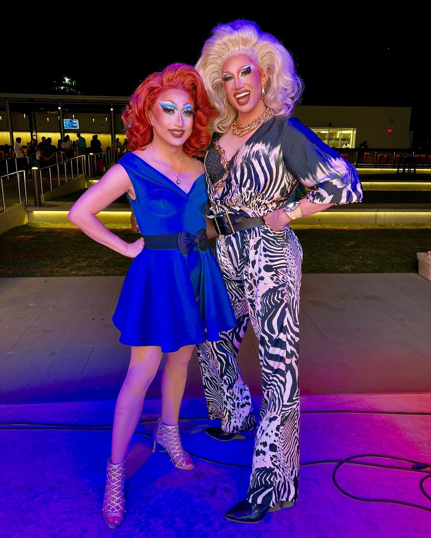 Love this chaotic lady haha had a blast hosting our first drag bingo event @starrhilltysons last night!! Keep an eye on out socials for future events there!!

#loganstone #crimsyn #dragqueen #drag #rpdr #gay #gaypride #gaypride2022 #lgbt #nonbinary #