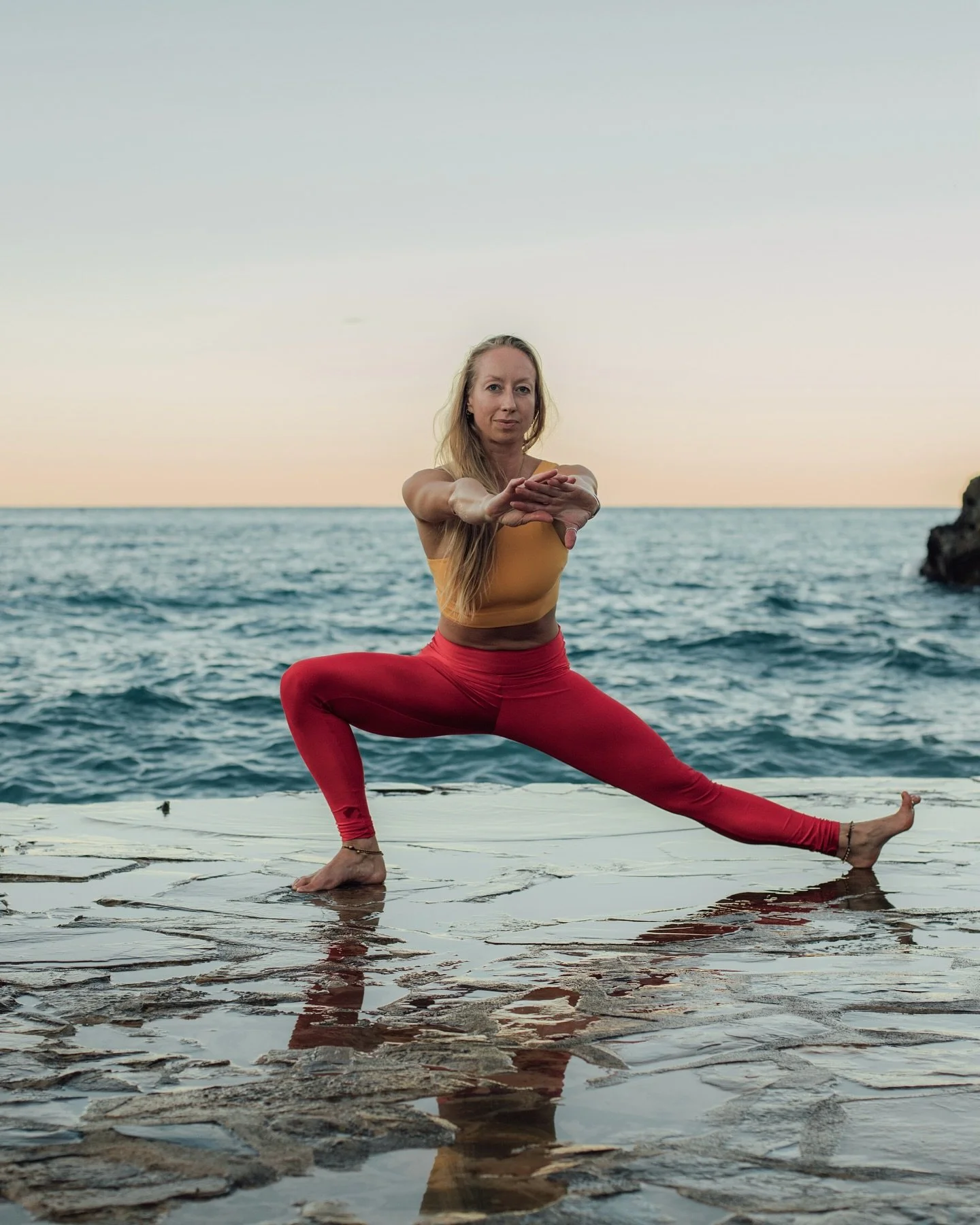 Back in Berlin for 2,5 weeks with an extended teaching schedule! 🤸&zwj;♂️ NEW Primal Moves classes, where I&rsquo;ll be sharing my learnings and inspiration from my training @primalmovesibiza. I&rsquo;m SO excited about this🤩 Also I&rsquo;ll be a s