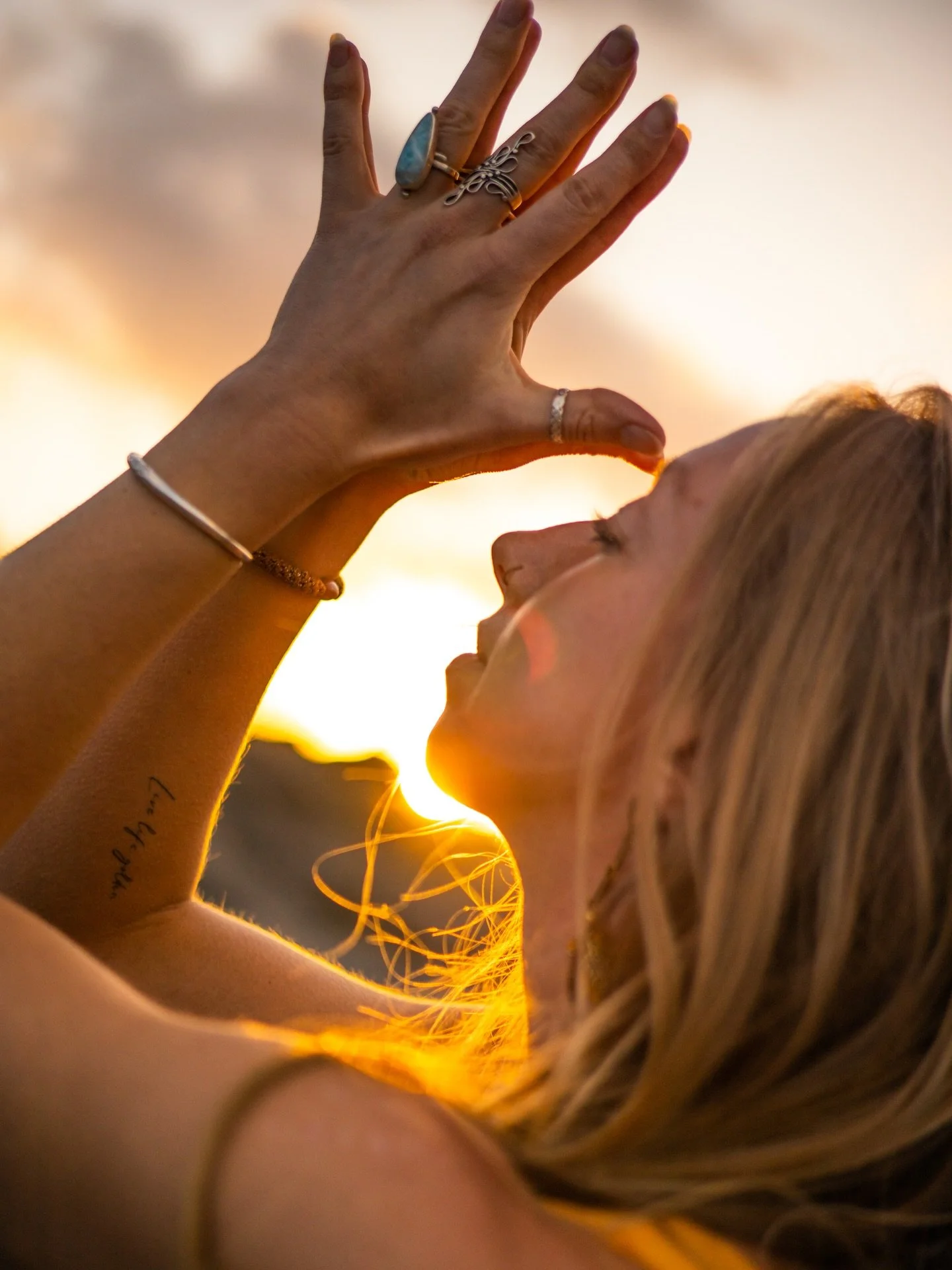 Feeling lots of gratitude these days, to able to share the practices that impacted my life so positively🙏 I taught 15 classes this week, which is physically demanding, but I love how it never felt like 'work'. Thank you everyone who keeps showing up