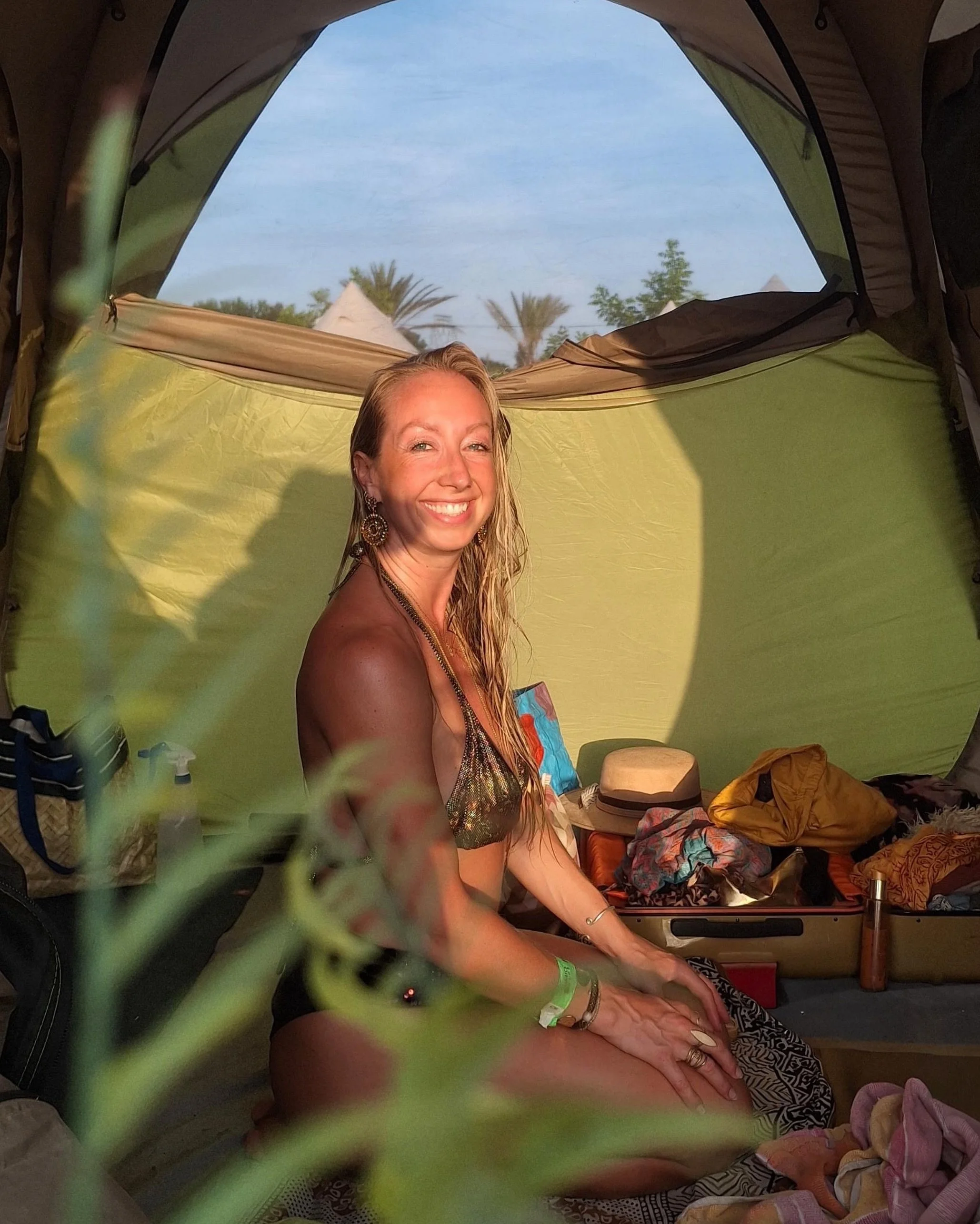 Caught in my natural habitat: festivals in sunny places 🌞💃🔥🦄🪩🌈🏜️

Thank you @isabel.va.vitaalkemy for capturing that moment @sol_obscura_2026
