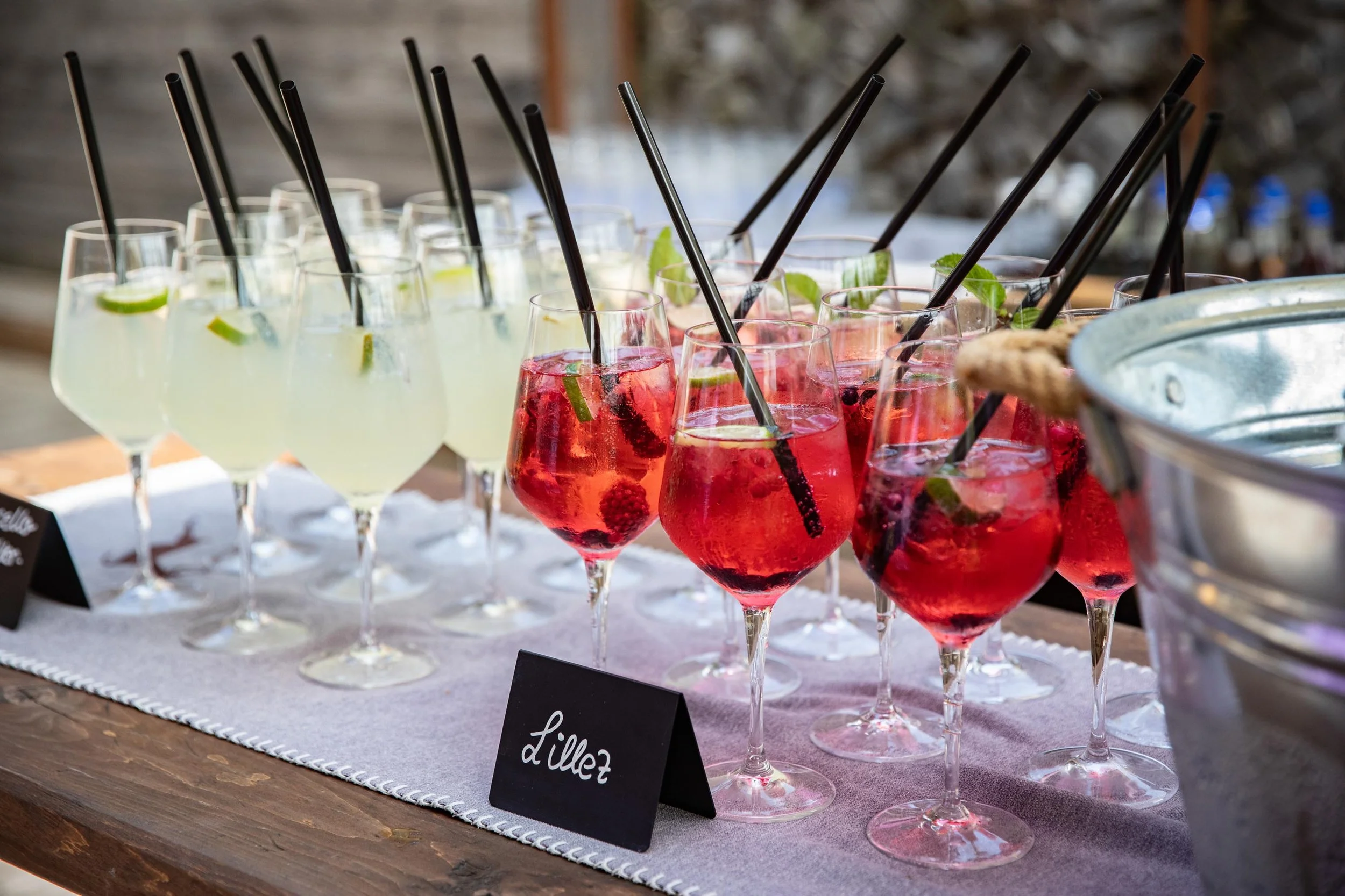 Detailaufnahme von den Getränken am Sektempfang nach der Trauung