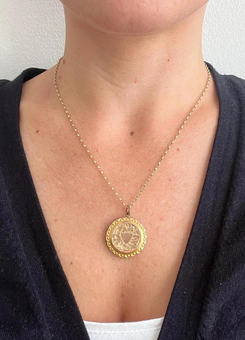 Antique 9ct Gold Back & Front Stamped, Edwardian Floral Shield Engraved Round Locket