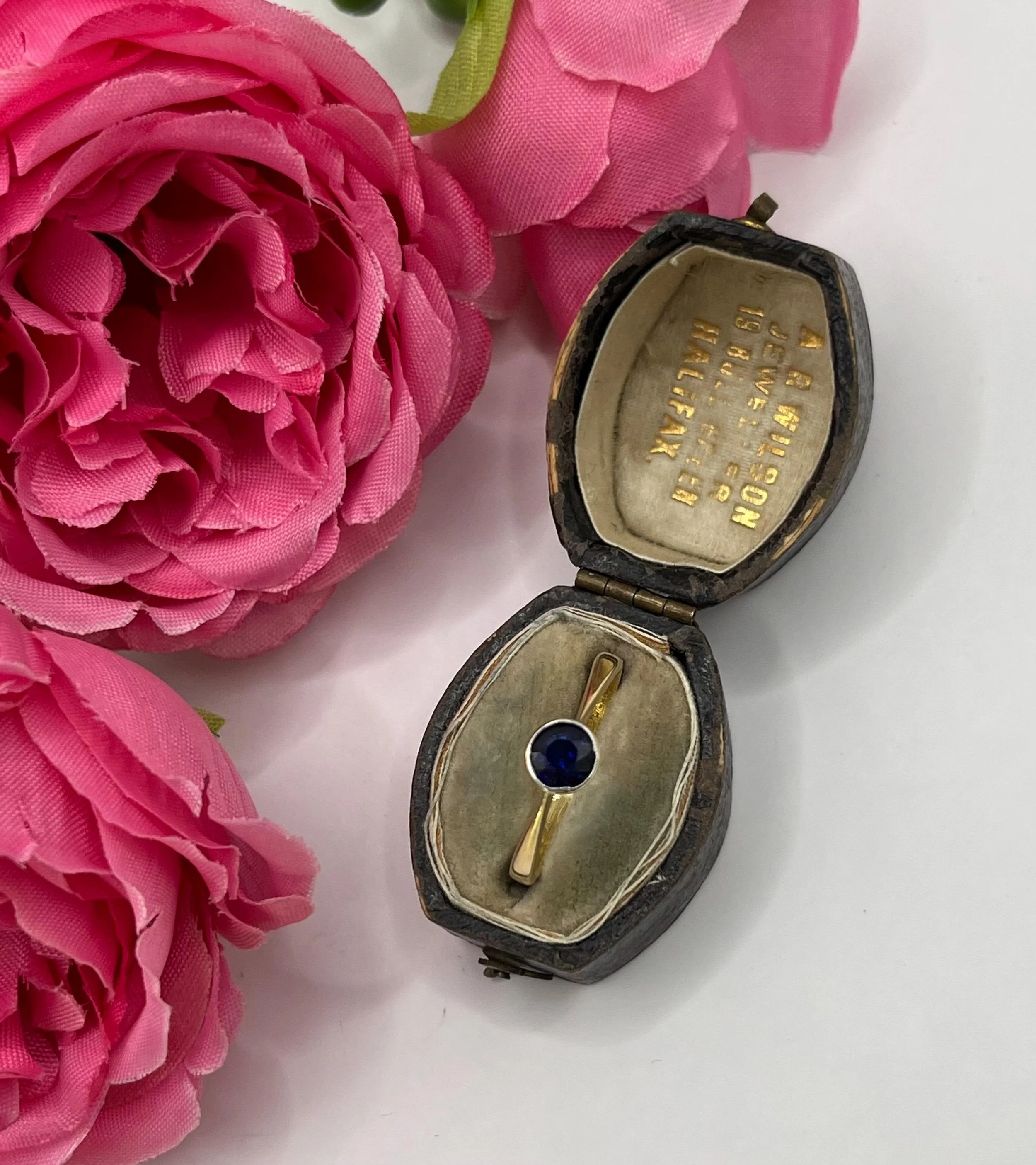 Antique 18ct Yellow Gold and Platinum, Art Deco Sapphire Solitaire Ring