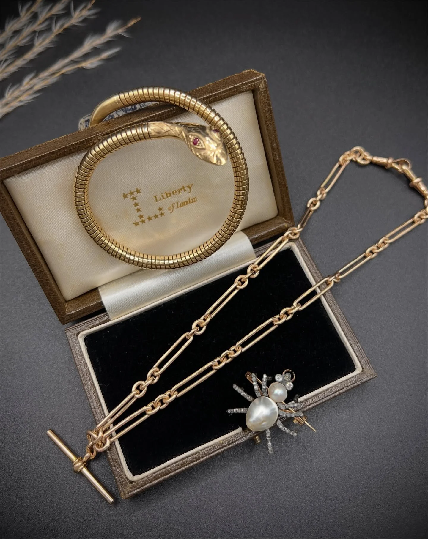 πΈοΈπ·οΈ Spooky Season π·οΈπΈοΈ
New in this week π»
#new #newarrivals #newcollection #spookyseason #trickortreat #spider #snake #jewellery #antiquejewellery #jewellerylover #antiquejewelryaddiction #goldjewelry #gold #jewelry #etsyjewelryshop #etsyjewe