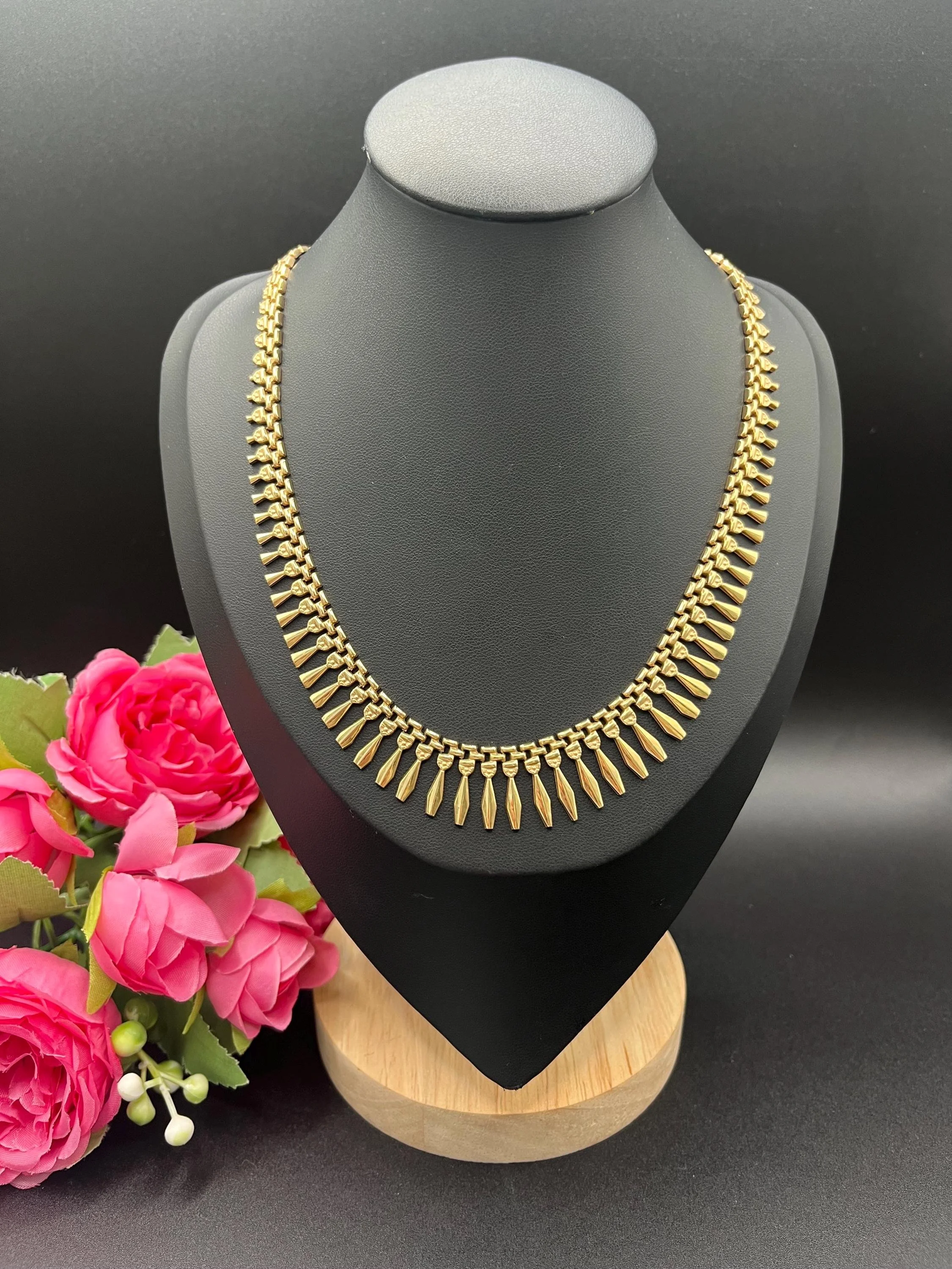 Vintage 9ct Yellow Gold 1970s Cleopatra Necklace