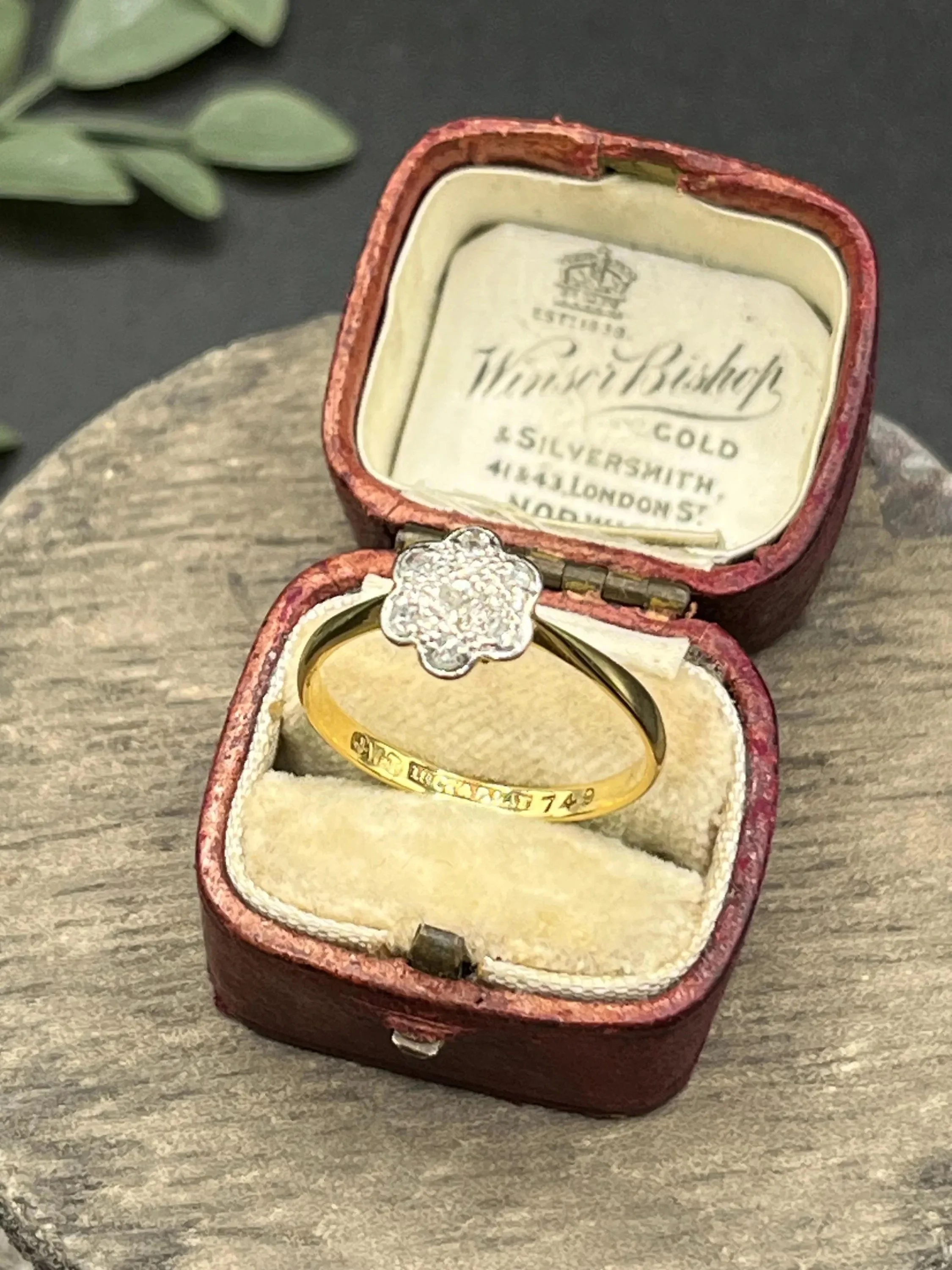 Antique 18ct Gold & Platinum Stamped, Edwardian Diamond Daisy Ring