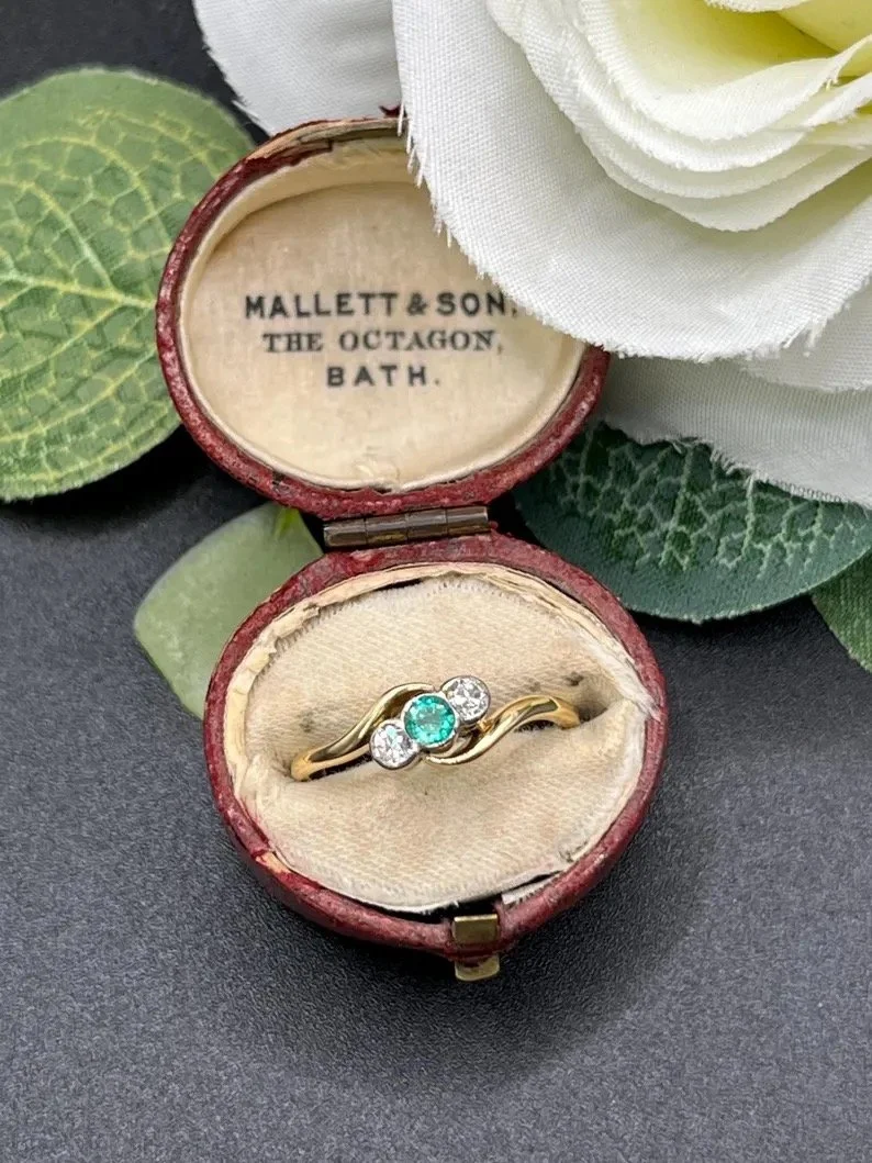 Antique 18ct Gold & Platinum Stamped 1920s Emerald and Diamond Crossover Trilogy Ring