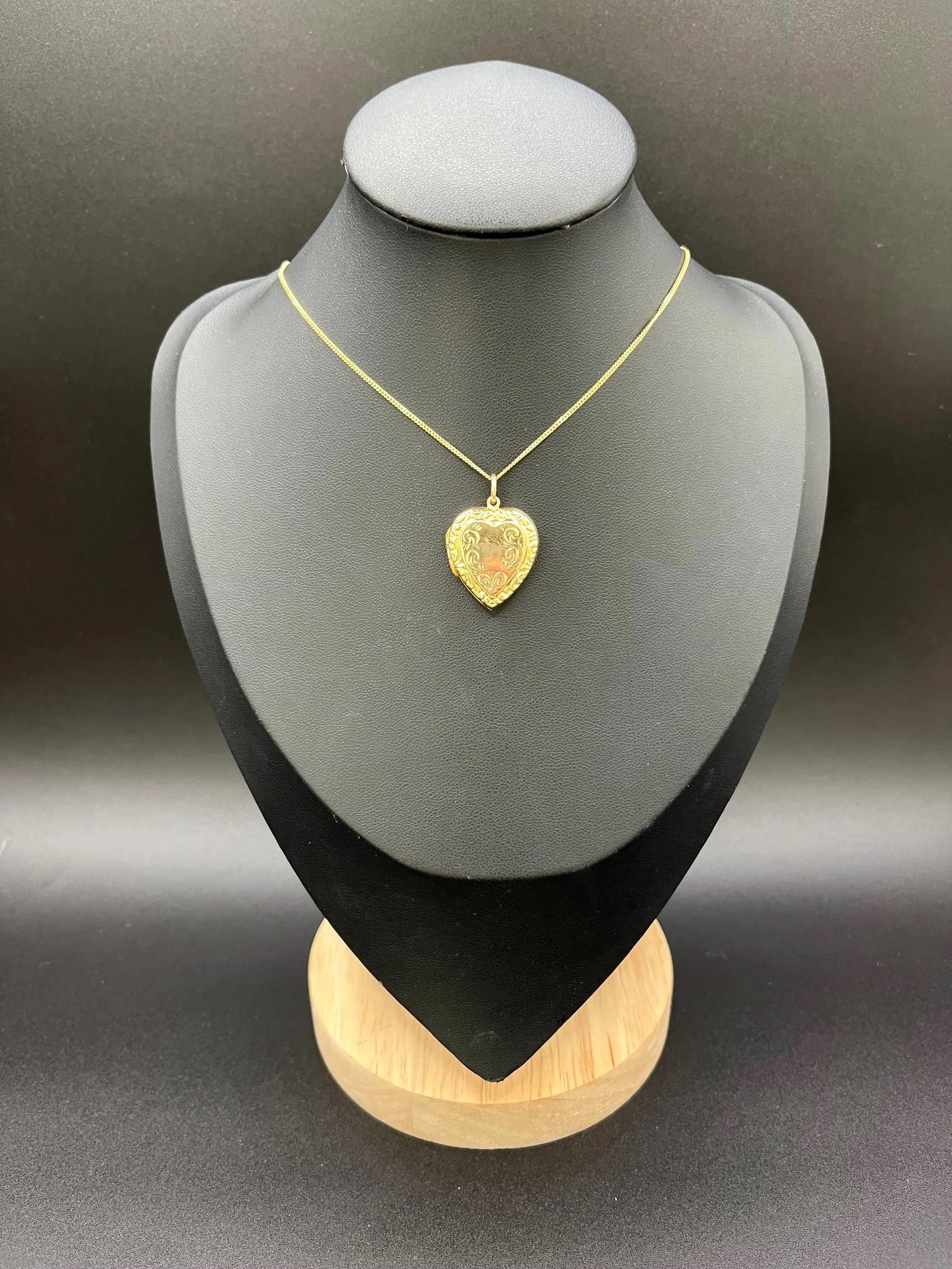 Vintage 9ct Gold Back & Front Heart Locket, Circa 1940s