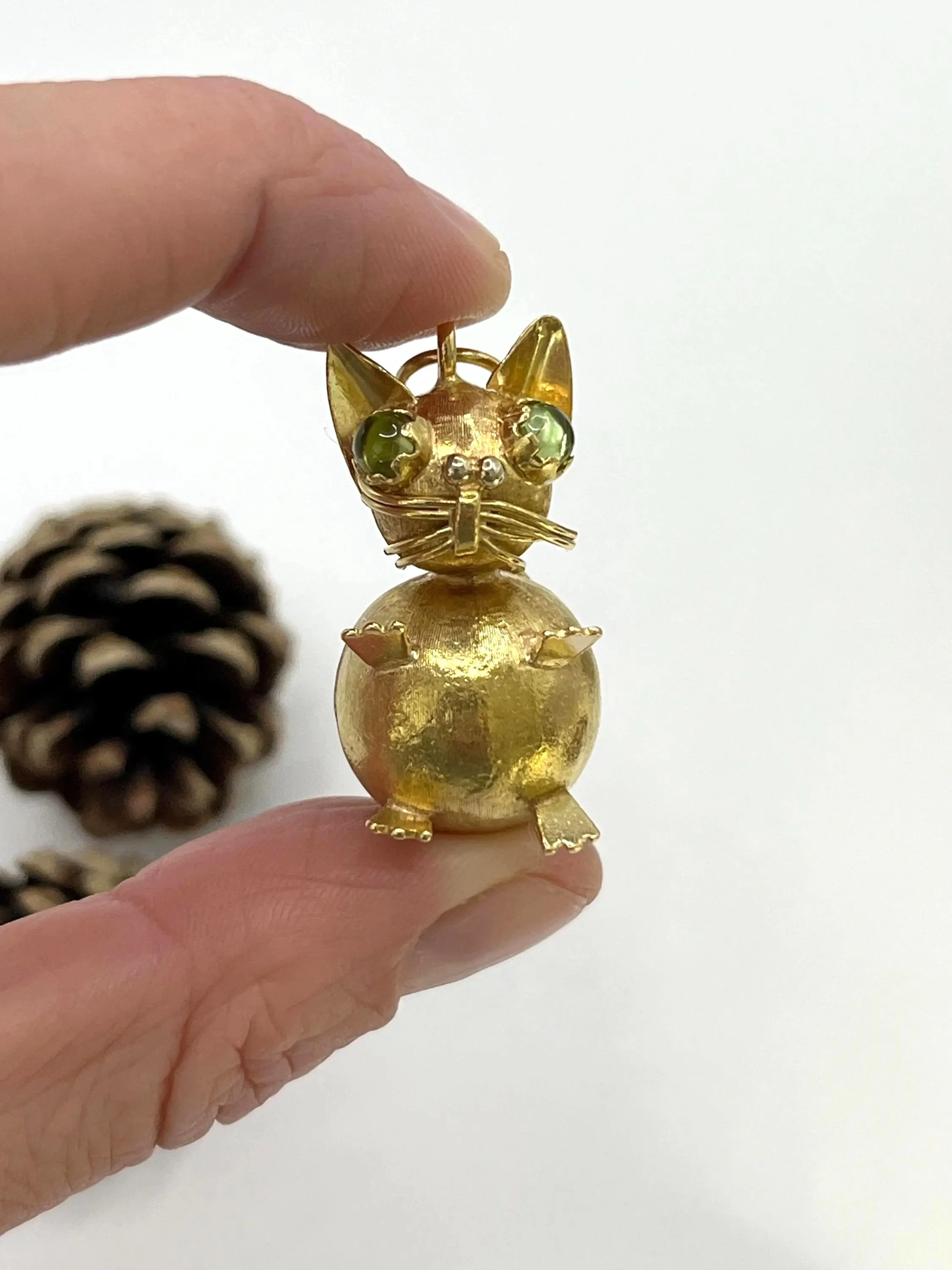 Vintage 18ct Yellow Gold, 1960s Cat Pendant with Peridot Stone Eyes