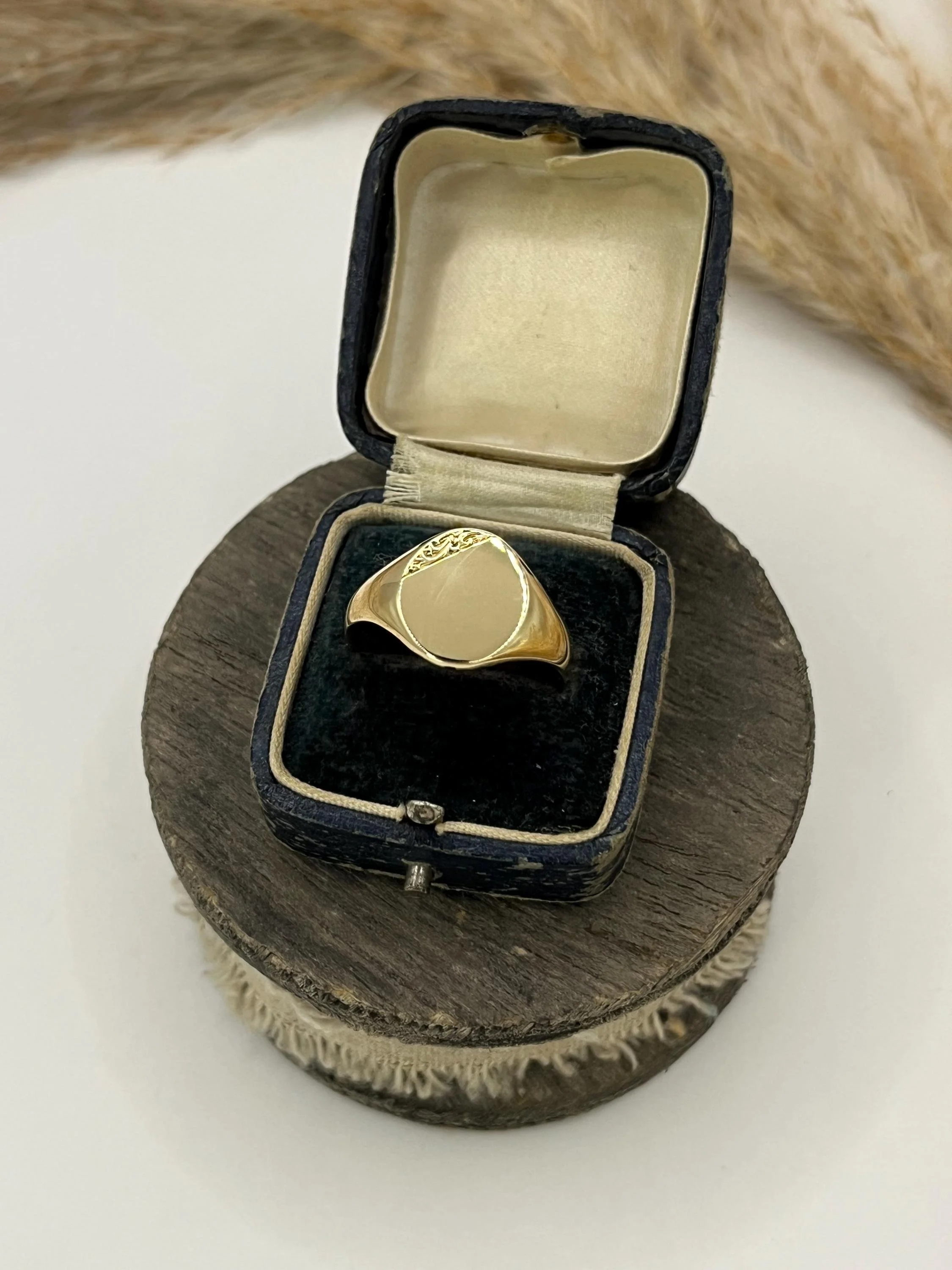 Vintage 9ct Yellow Gold, Oval Shaped Signet Ring, Hallmarked London 1984