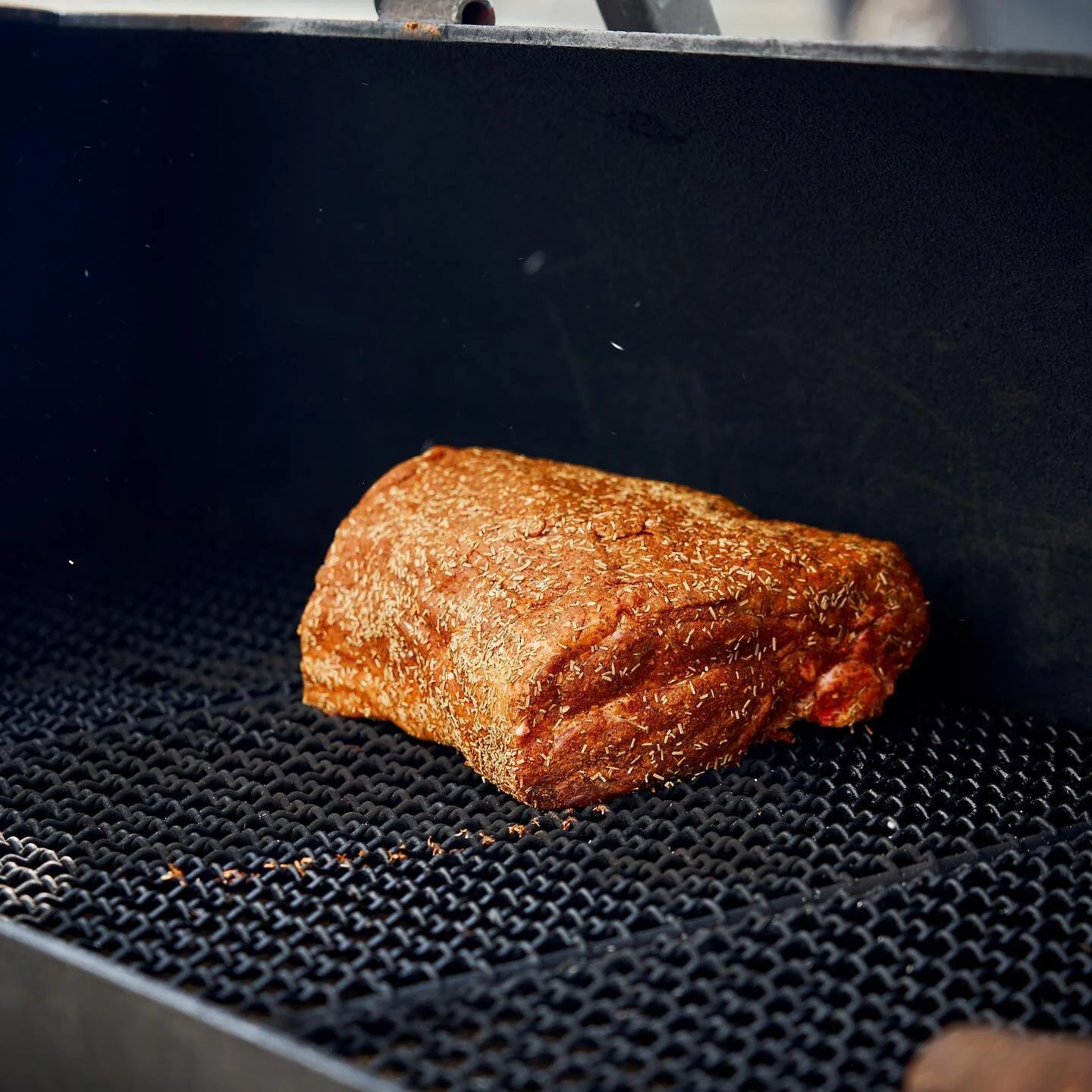Morgen is het zo ver! @vijverfestival is eindelijk aangebroken. 

Vanaf 17u staan wij morgen paraat met onze heerlijke burgers &eacute;n voor dit event hebben we ook iets speciaals in petto: de OINK DOG. Een lekkere rookworst gevuld met jalape&ntilde