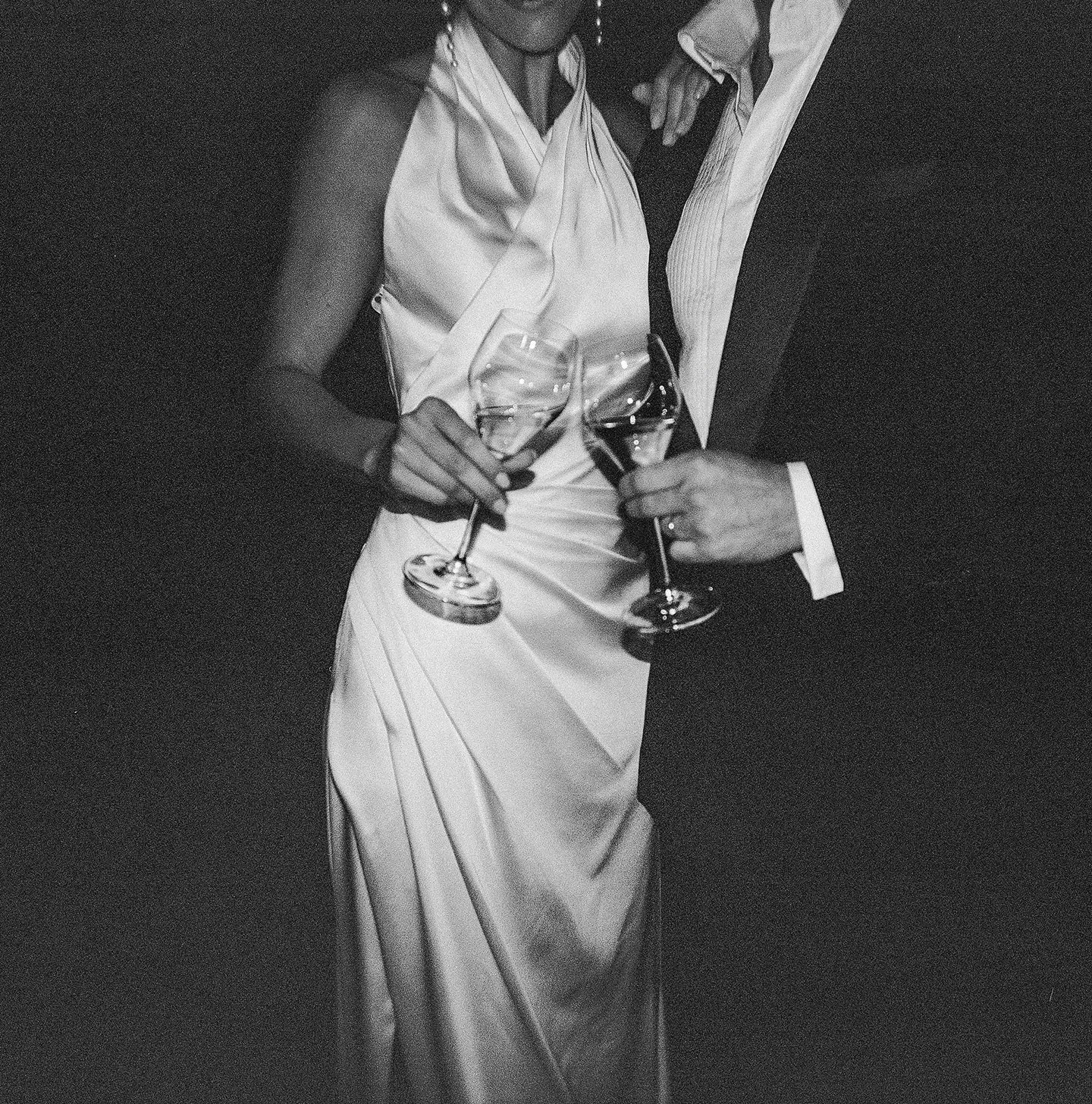 Big fan of a cake cutting outfit change. Especially when said cake cutting is in Tuscany. @lizandolinaphotography, @nktevents, @winsome_floral, @frankgiacone_bride_atelier_ &amp; @monteverdi_tuscany