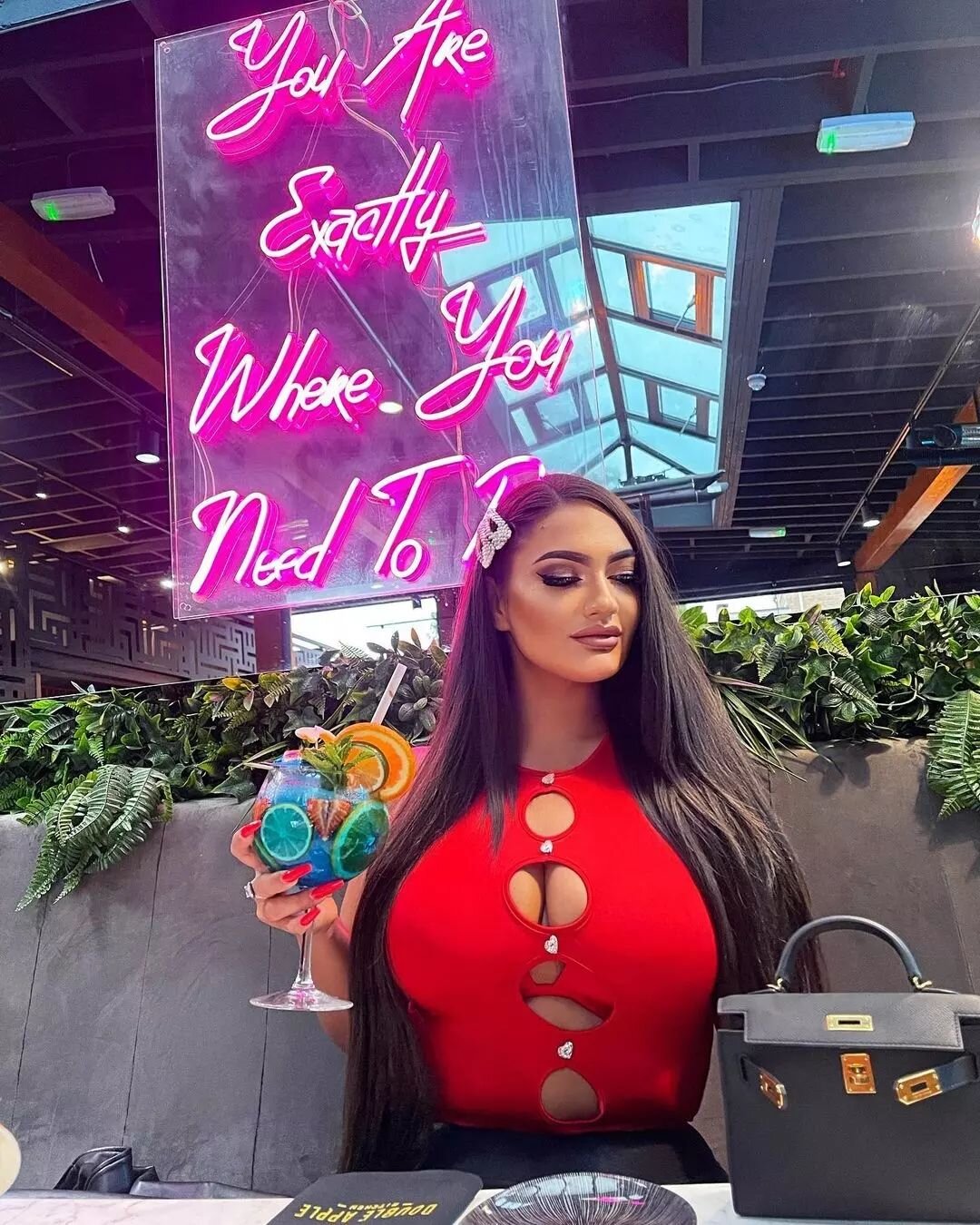 Cheers to a new week! 🍹 Thank you to the lovely @iamdaniela.c for joining us at Double Apple 🙌 Find us in Turnpike Lane, open late every day so arrange your next date now and get down to your favourite shisha bar and restaurant in North London! 📍#