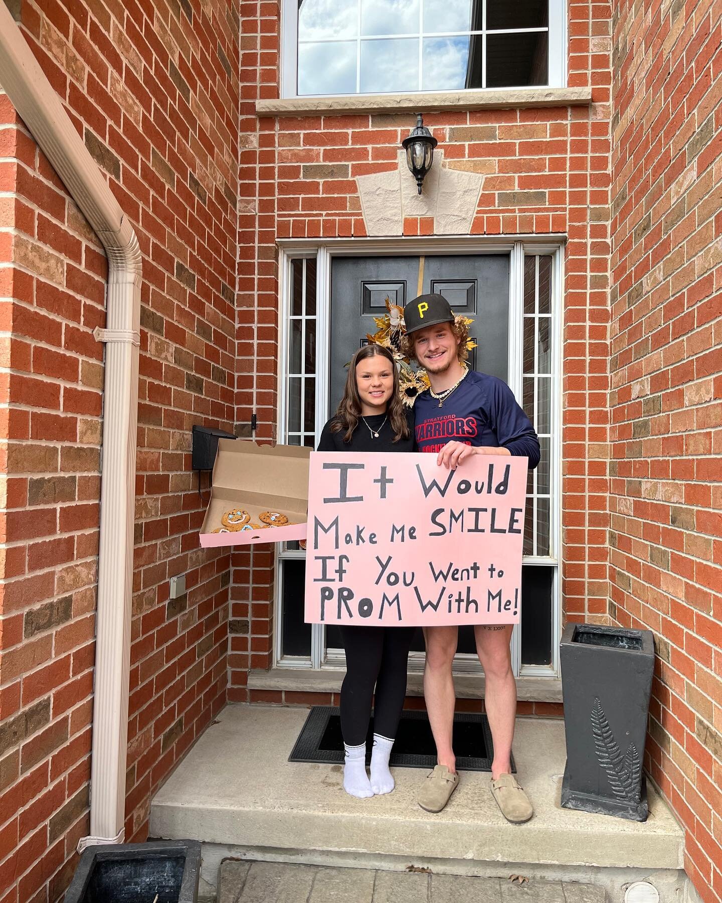 Grab the tissues&hellip; Jonas promposed to Faith with #SmileCookies 😭🍪❤️ 

Day 5 of Smile Cookie has been incredible - we&rsquo;ve learned that our community *really* loves cookies 🤭 

#SmileCookie ends this Sunday! Make sure to get out this week