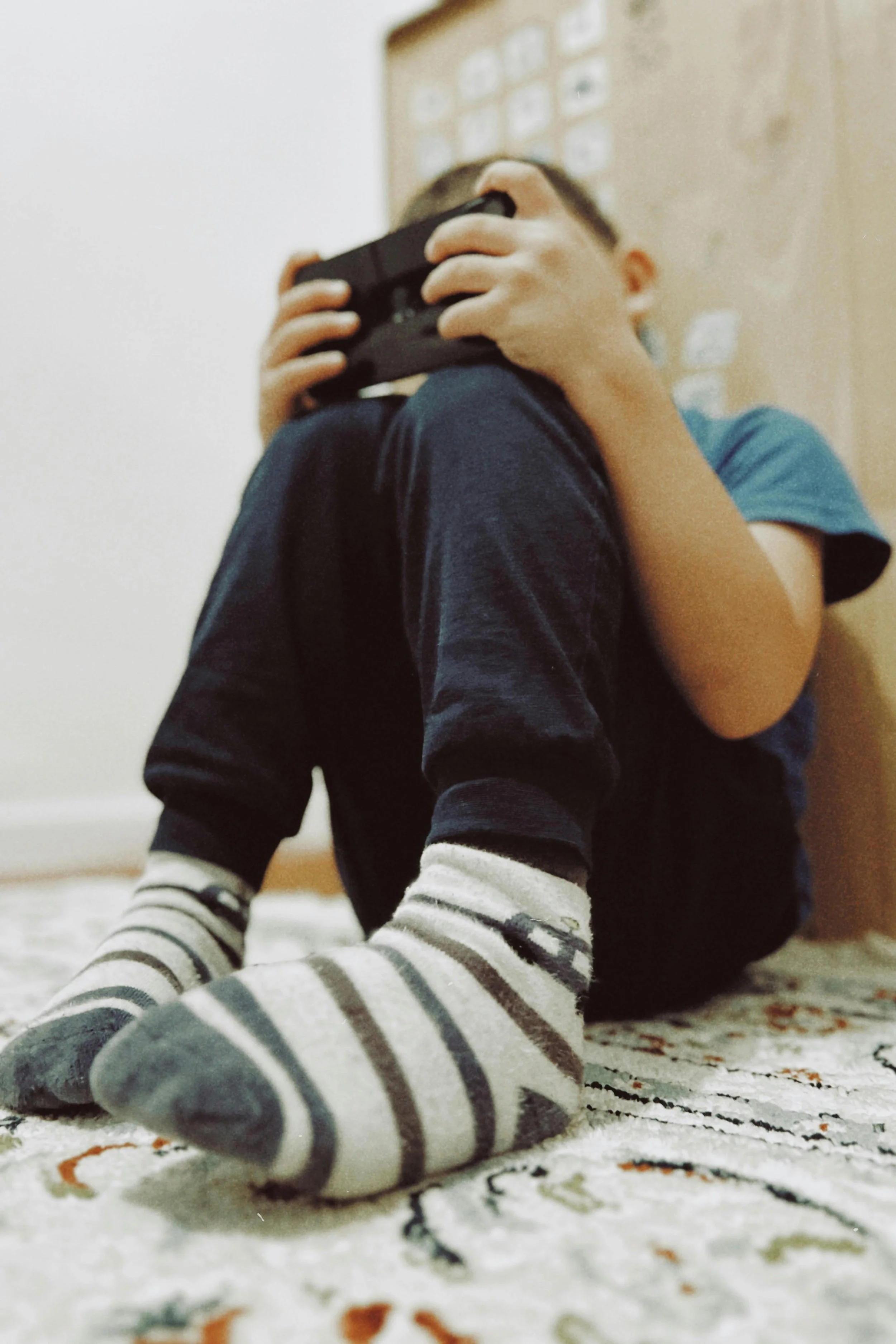 Screen Time Meltdowns: What Fast Screens Do to a Young Brain