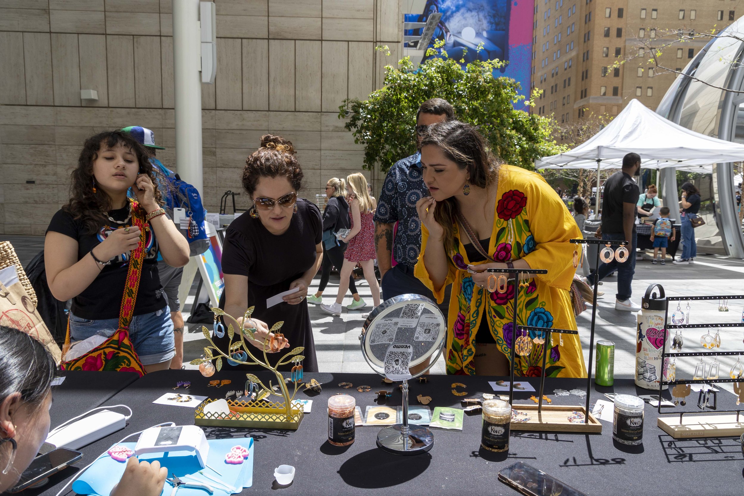 Workshop_Teen_Artist_Market_4.15.23230417_640.jpg