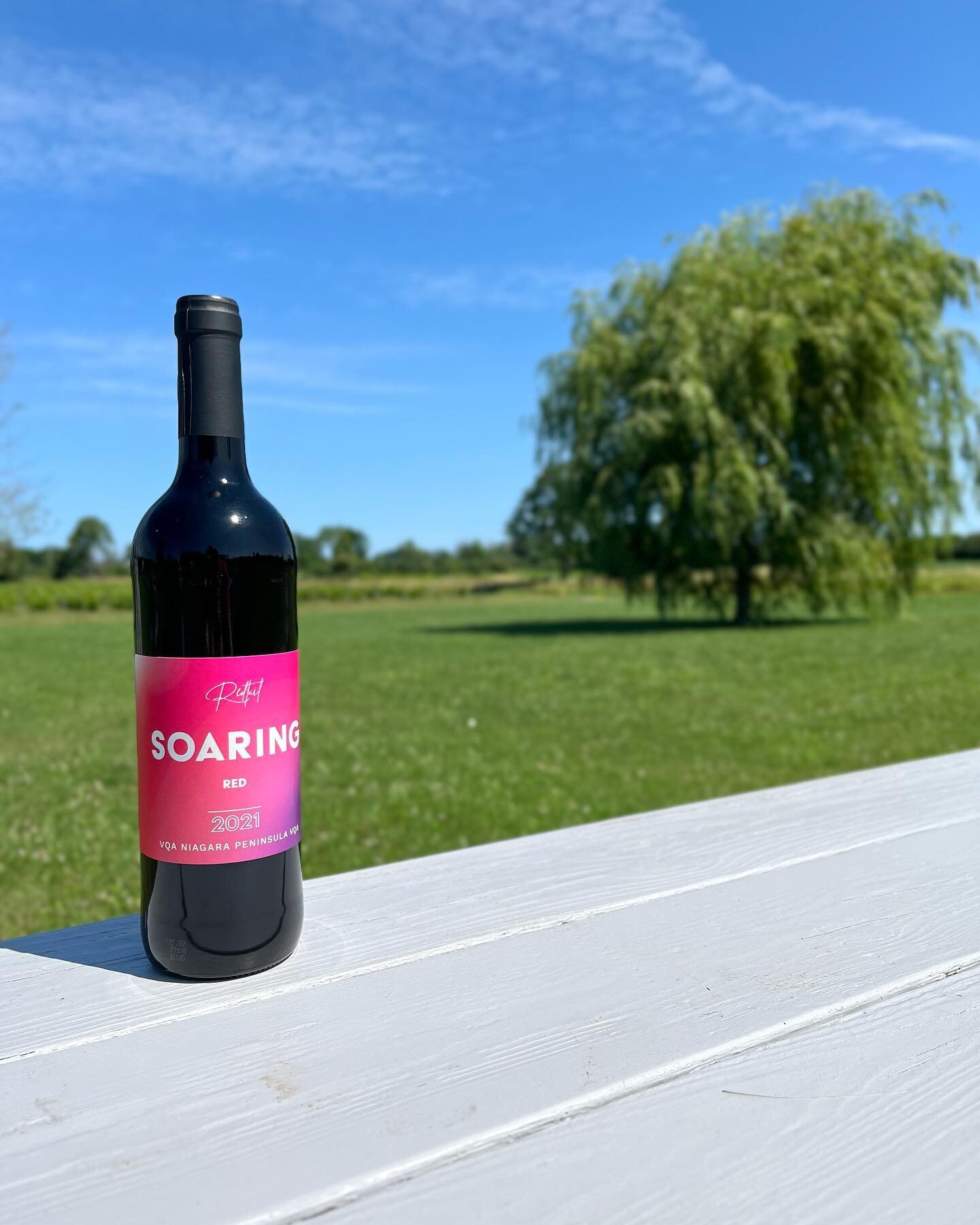 Happy Friday &amp; to celebrate here is our NEW 2021 Soaring Red!! 🍷

Soaring Red 2021 shows a beautiful, rich ruby-purple hue. On the nose, the wine expresses aromas and flavors of bright red cherry and black berry fruit. Scrumptious cherry flavors